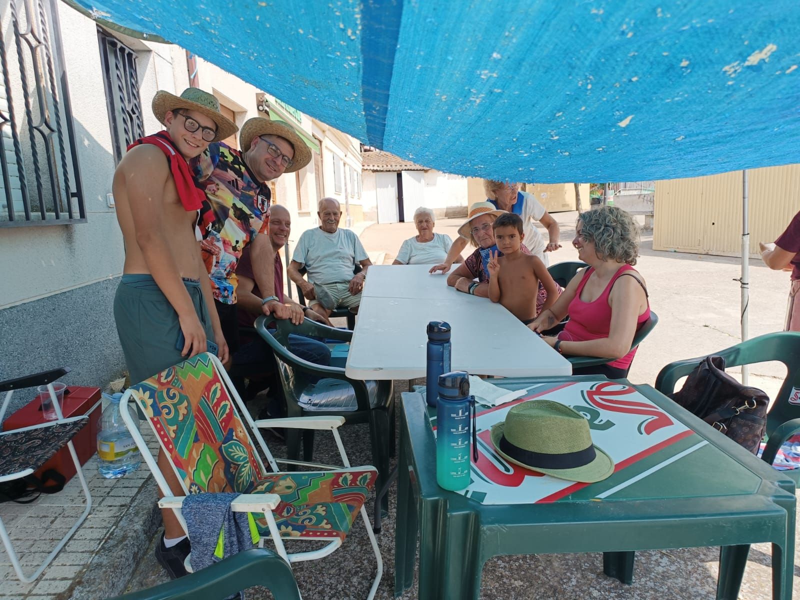 Auto locos y reparto de huevos rotos en las fiestas de San Lorenzo en Rollán