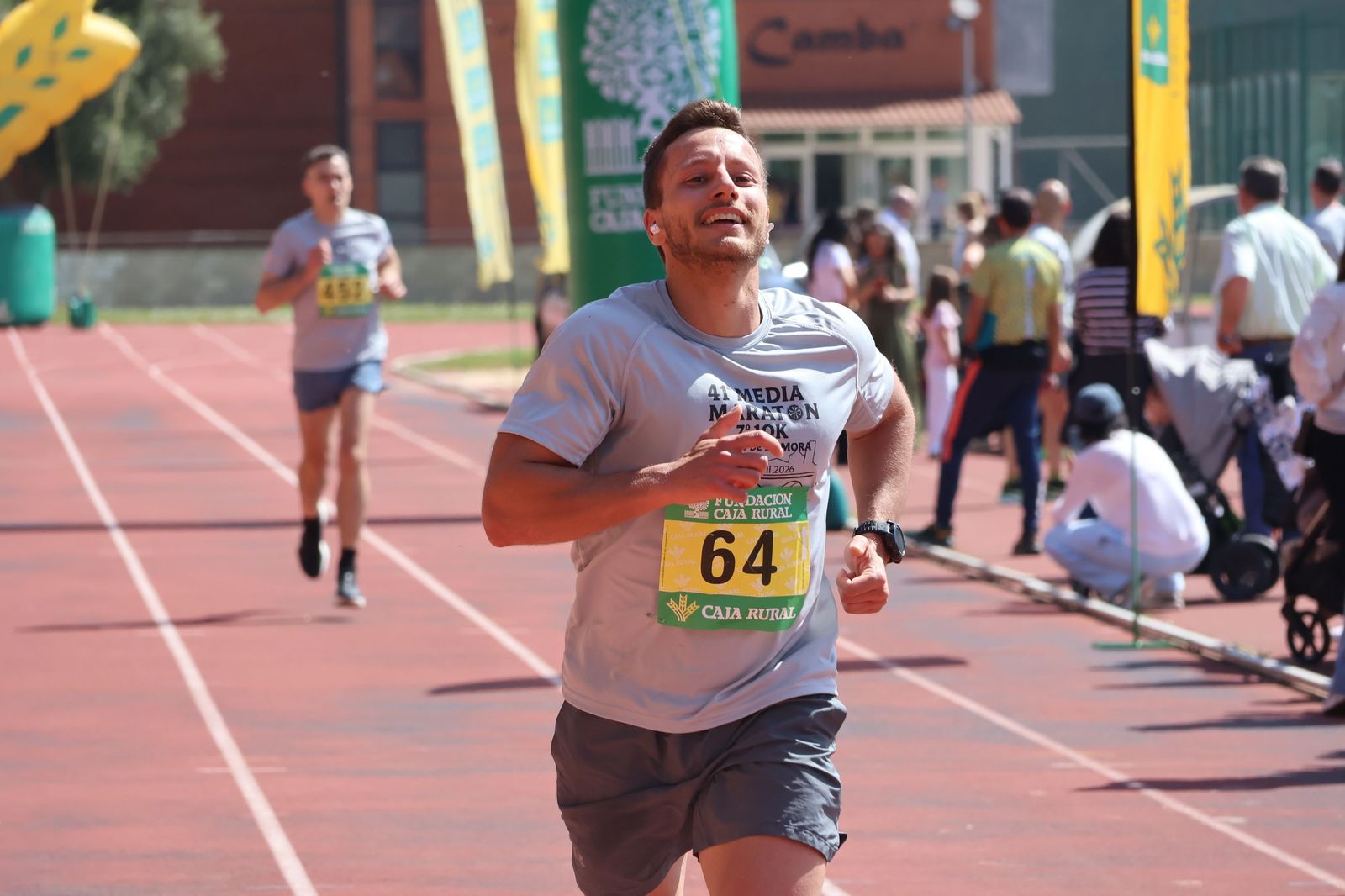 GALERÍA | Revive en imágenes la llegada a meta de los atletas en la Media Maratón de Zamora