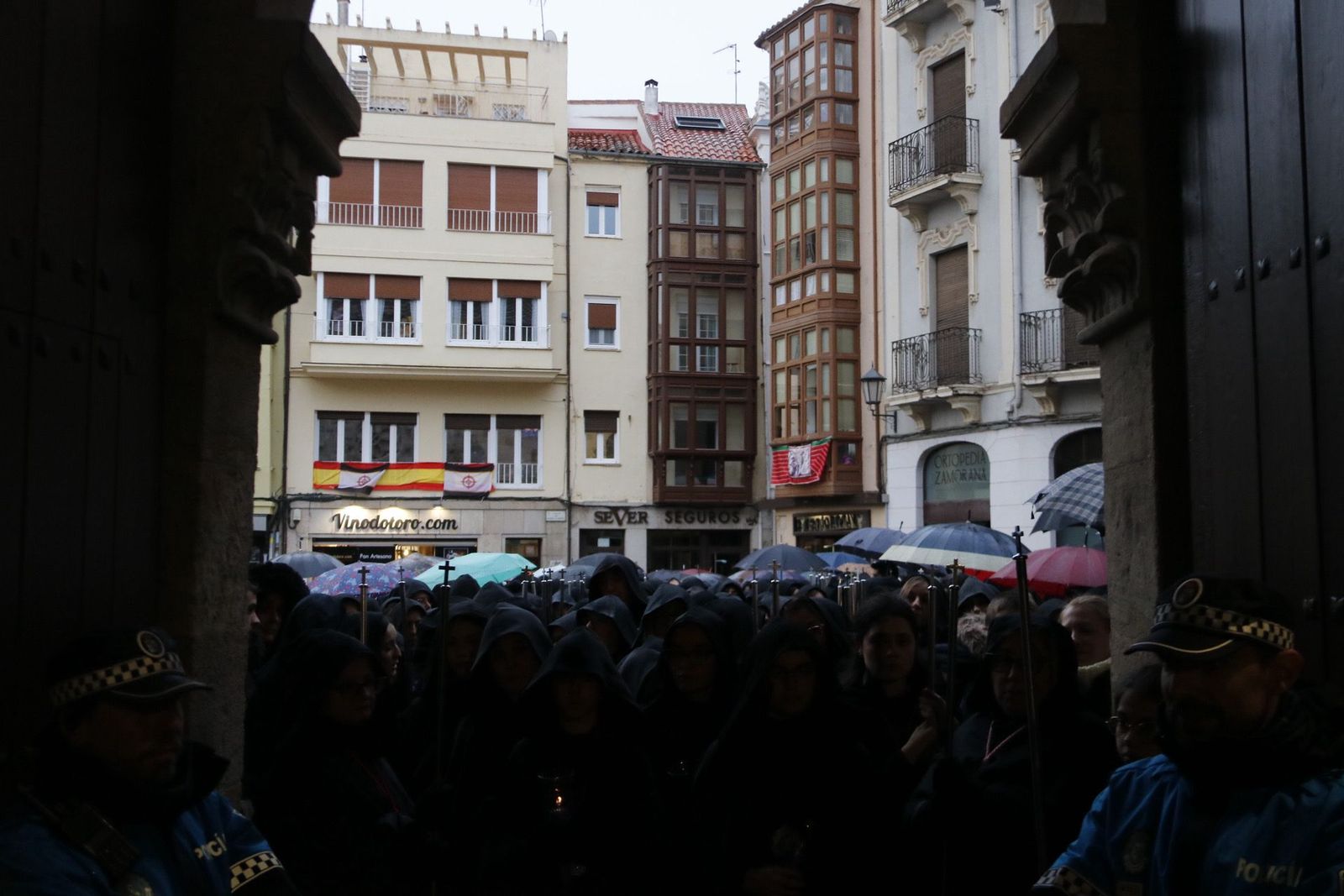 suspension-de-la-procesion-de-la-virgen-de-la-soledad-67