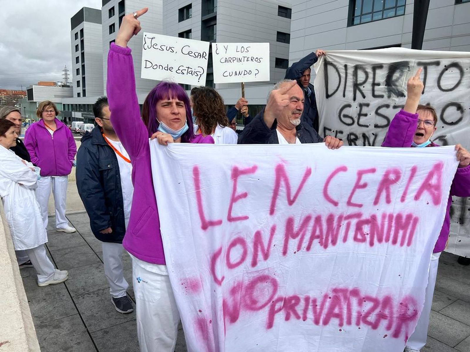 concentracion-de-los-trabajadores-de-mantenimiento-por-la-privatizacion-del-servicio-en-el-hospital-de-salamanca-fotos-s24h-22