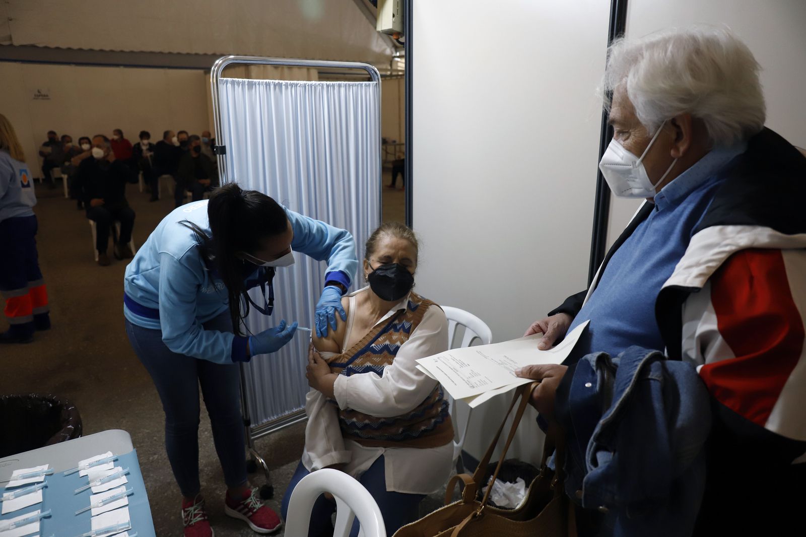 Francia recomienda segunda dosis de Pfizer o Moderna a menores de 55 años que han recibido una dosis de AstraZeneca