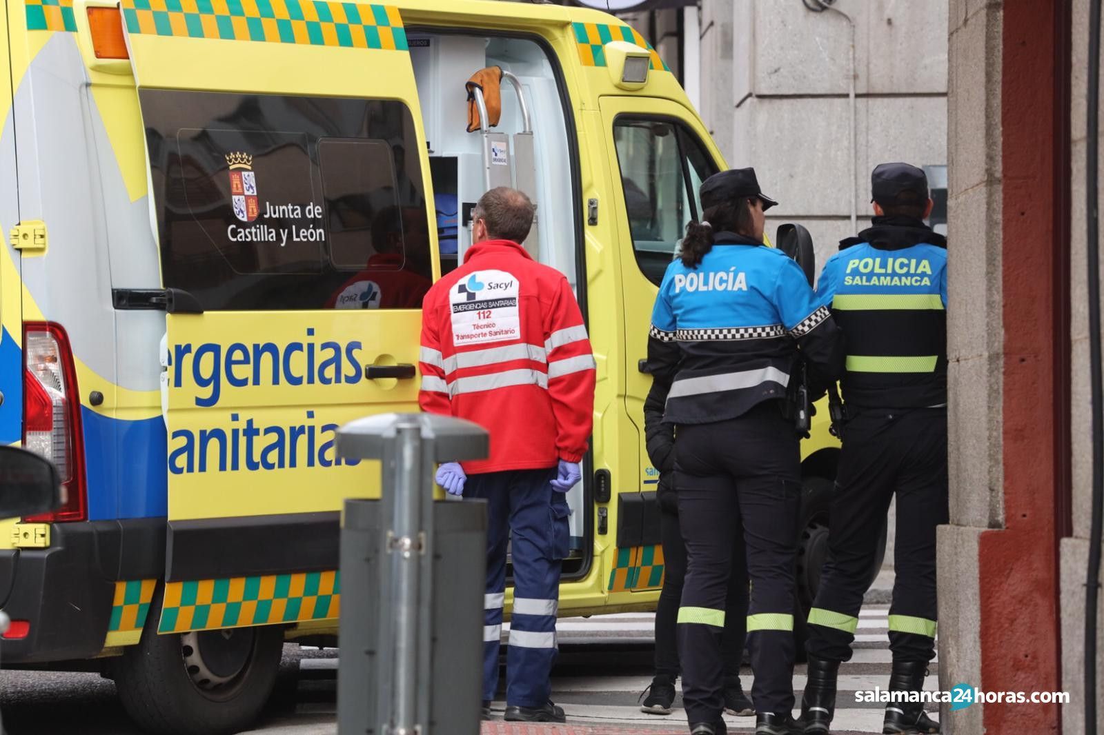 Policía ambulancia van dyck (7)