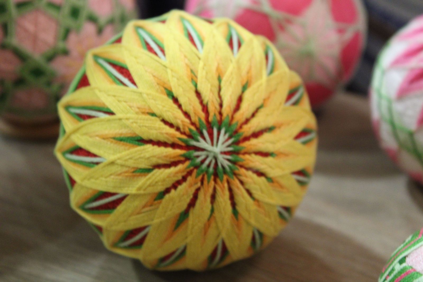 temari-artesania-tradicional-japonesa-elaborada-en-el-centro-cultural-hispano-japones-en-salamanca-12