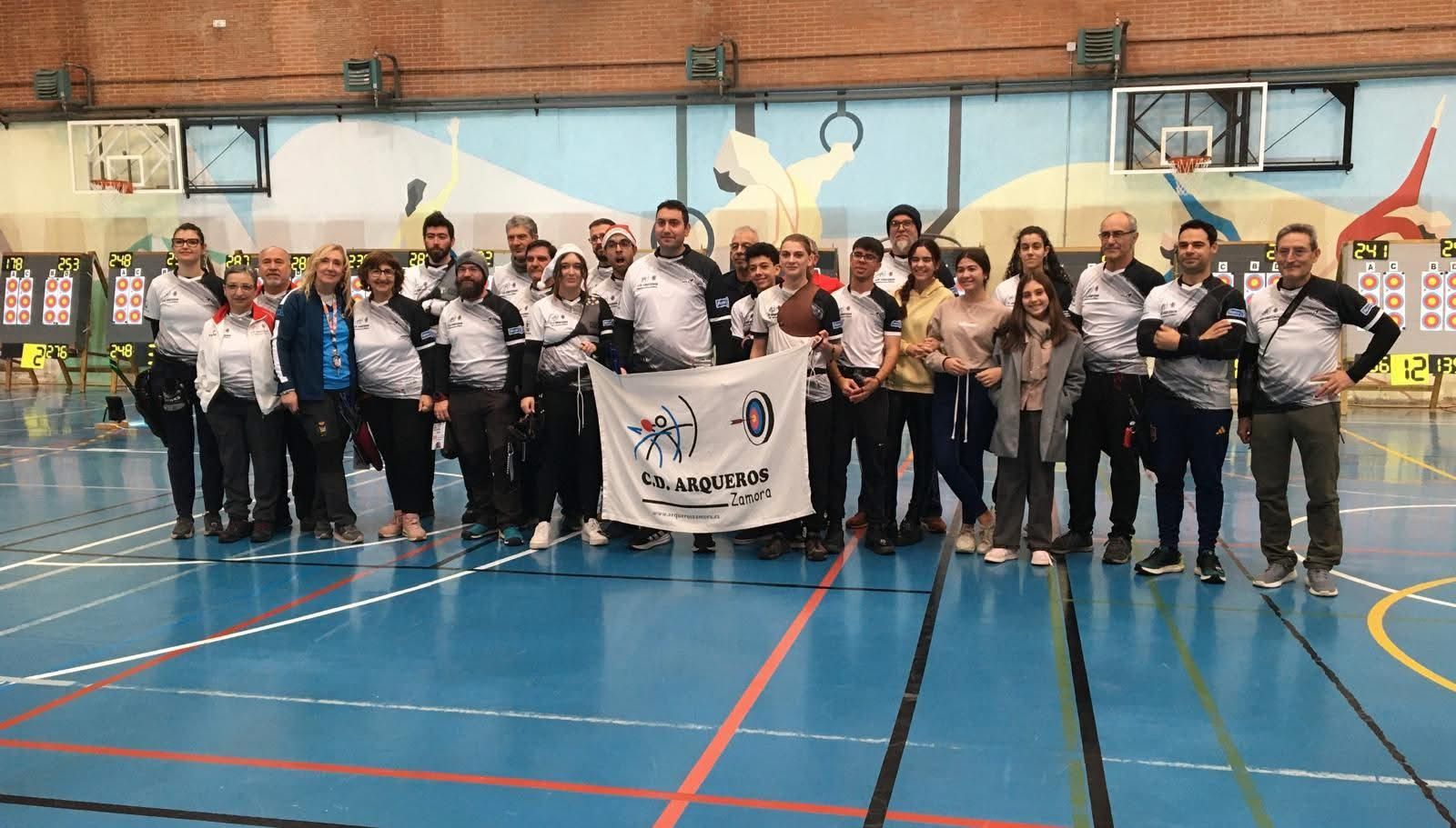 El CD Arqueros Zamora conmemora el XXV Torneo Nacional de Navidad y el XII Trofeo Reny Picot con una exitosa jornada deportiva y organizativa