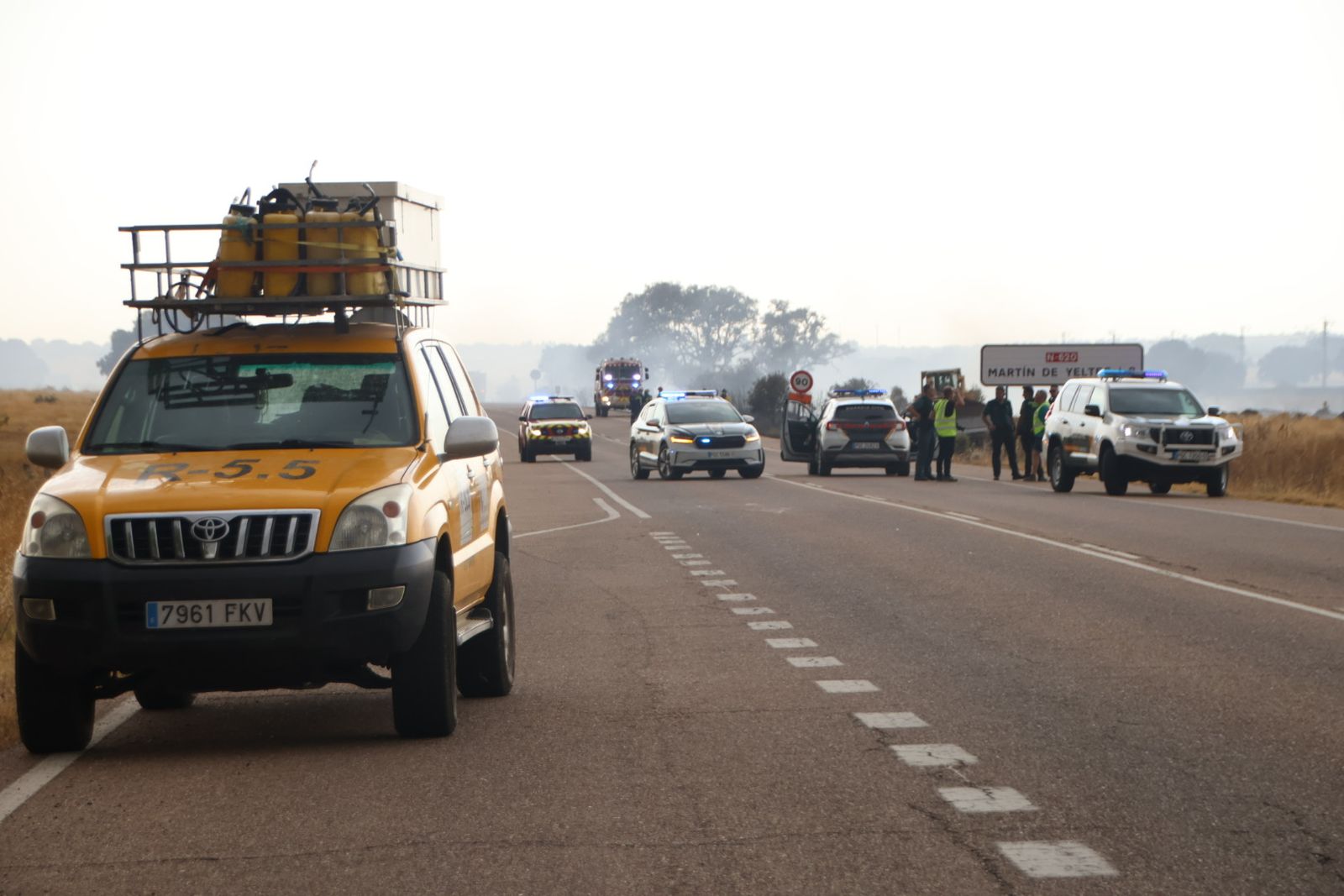 Un incendio de nivel 2 afecta al entorno rural de Martín de Yeltes