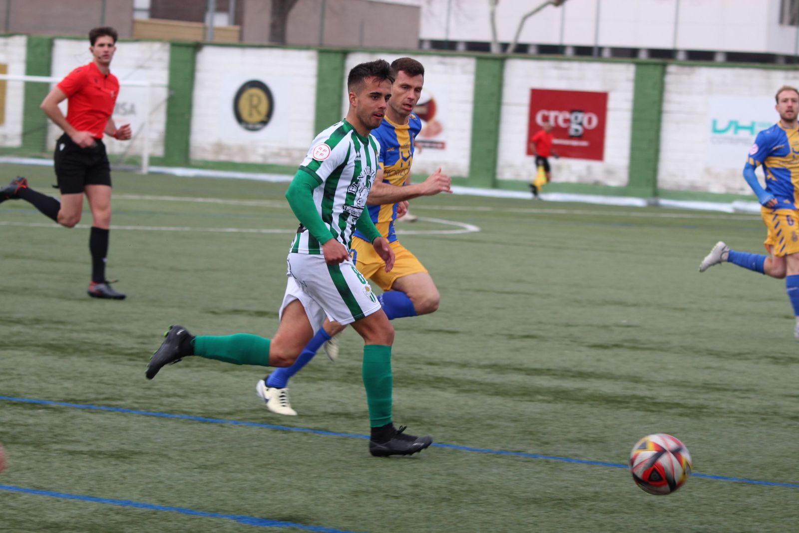 Diego González, ante el Real Avilés | FOTO CARLOS HERNÁNDEZ