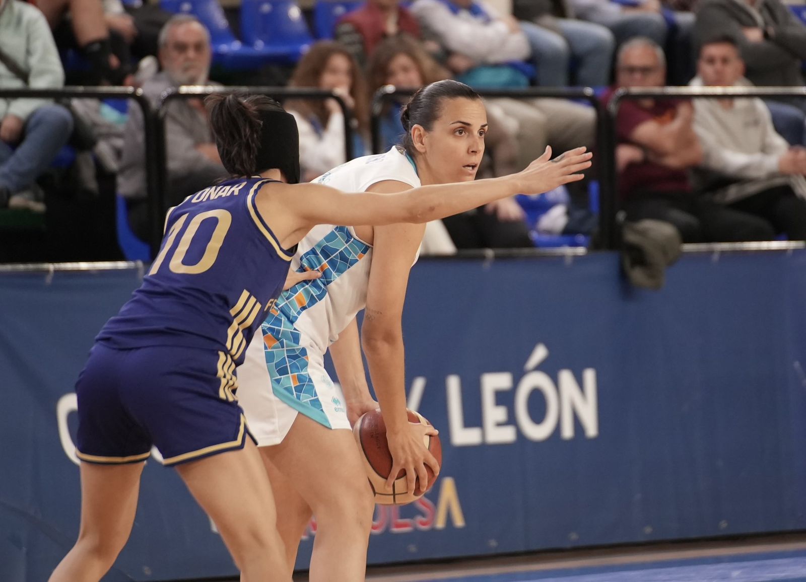 Perfumerías Avenida cae con honor frente al Fenerbahce