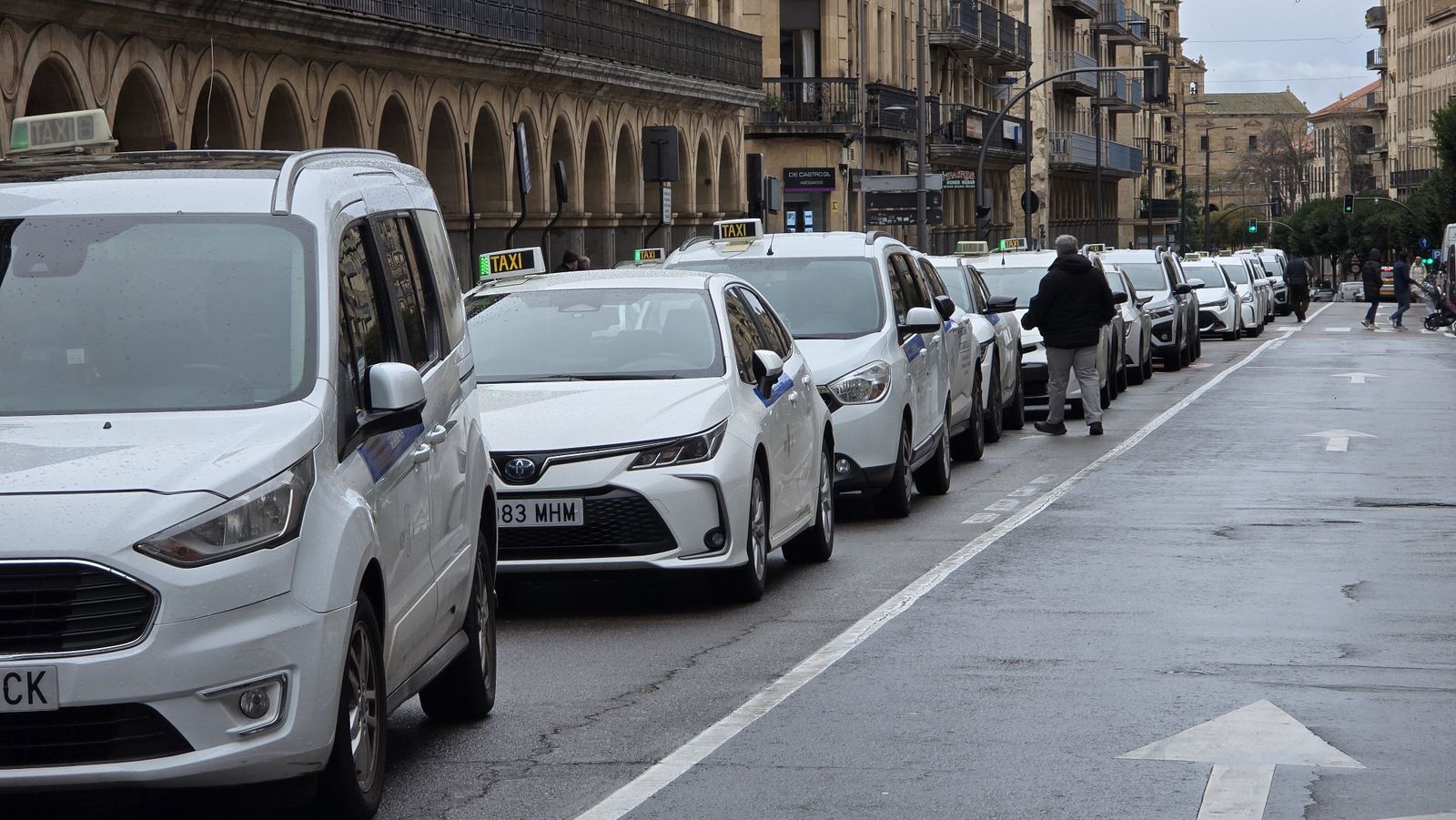 Manifestación taxistas frente a la Subdelegación del Gobierno de Salamanca