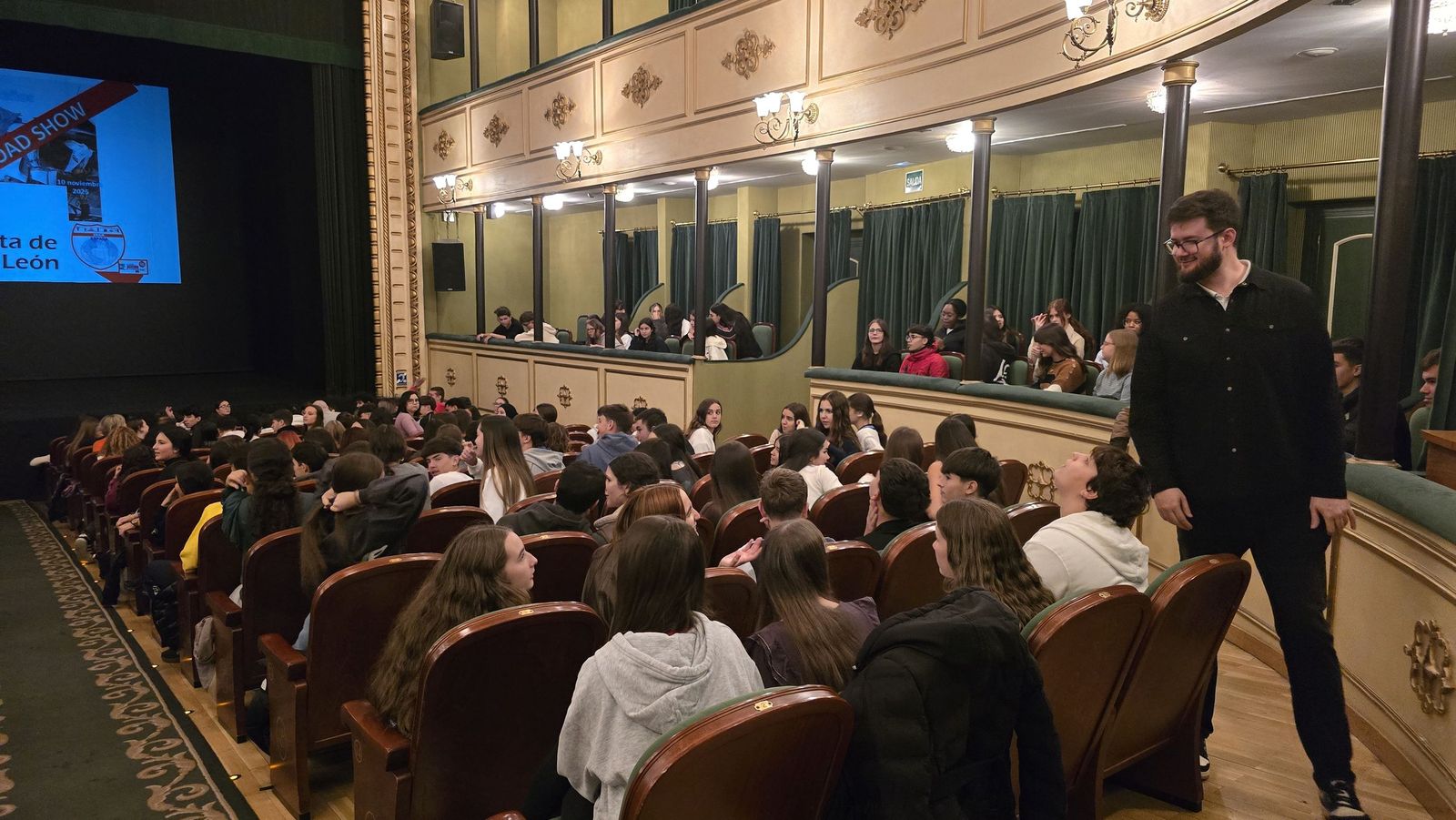 El concejal de Protección Ciudadana y Tráfico, Ángel Molina, asiste a la actividad escolar de concienciación sobre seguridad vial de Aesleme