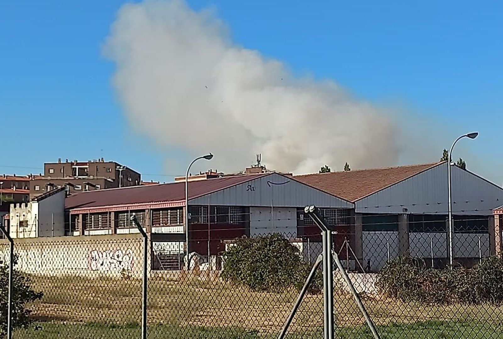 Incendio de rastrojos en la carretera de Matilla de los Caños