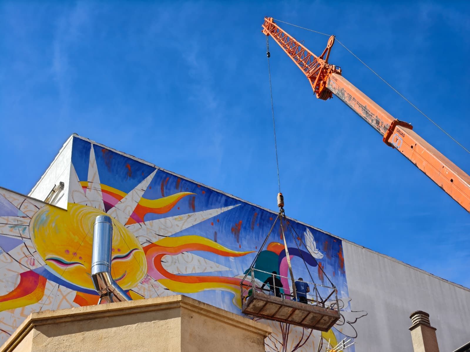 Mural del artista invitado a la Galería Urbana del Barrio del Oeste, Murfin
