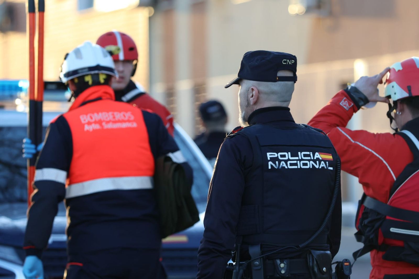 despliegue-policial-tras-la-aparicion-de-un-cadaver-en-la-zona-del-rio-tormes-fotos-andrea-m-10