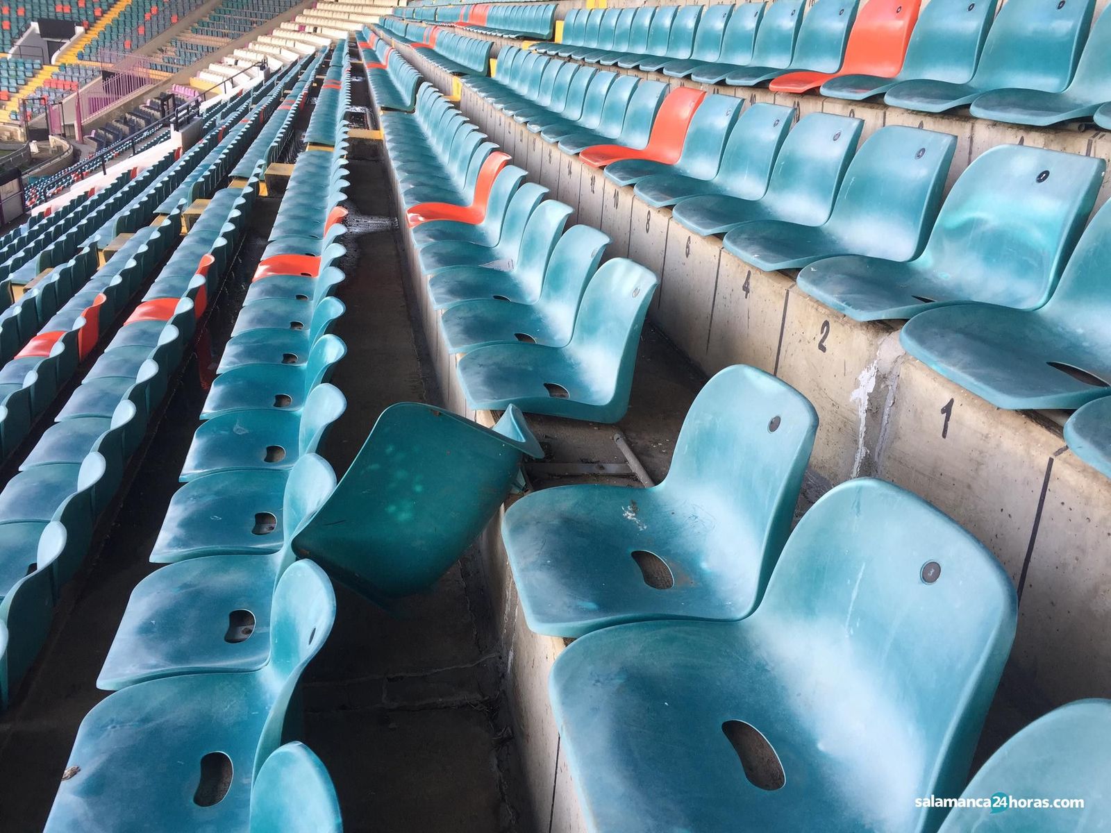 Asientos rotos en el Hemantico (9)