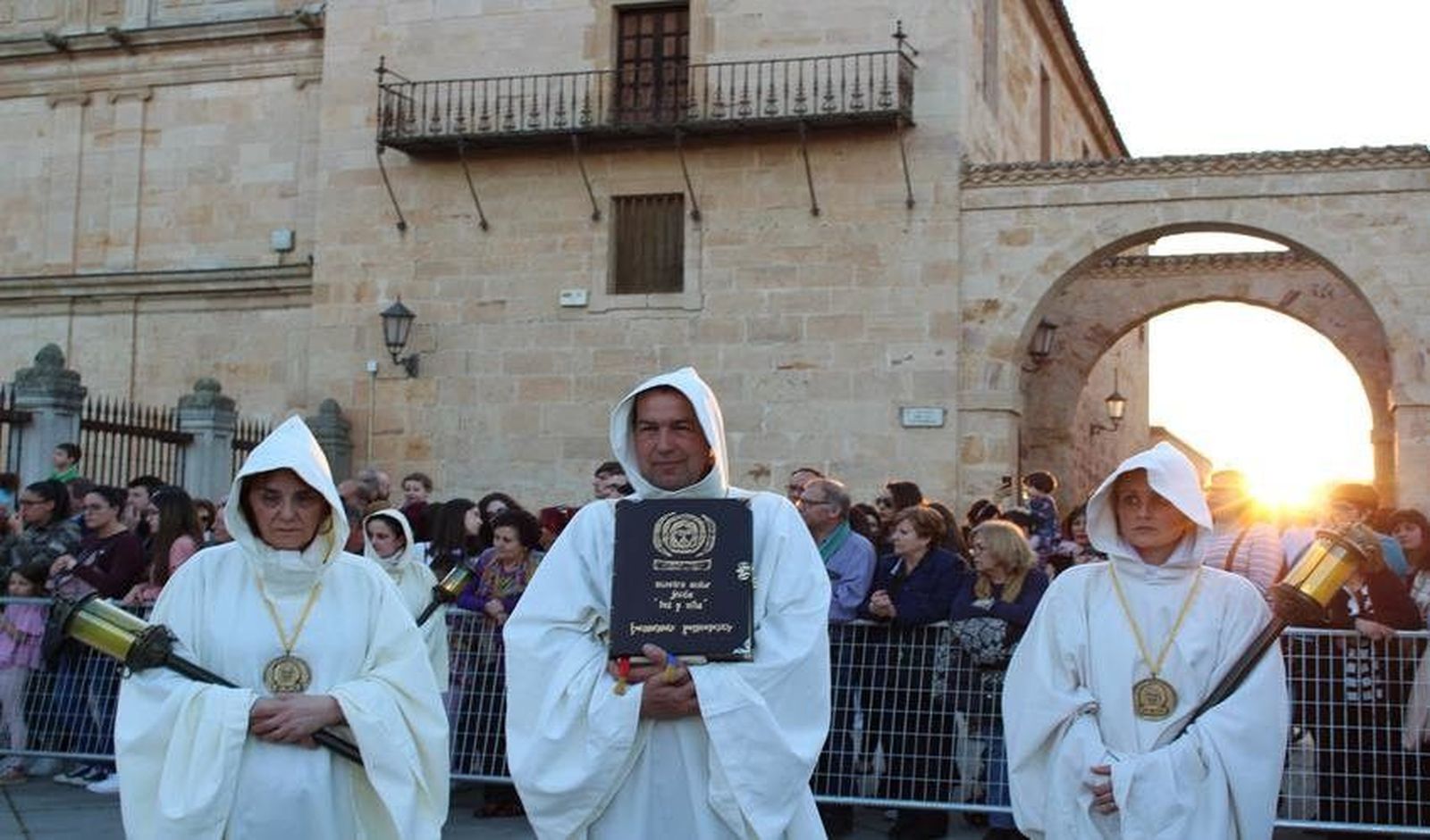 Jesús de Luz y Vida acompaña a las ánimas en la noche del Sábado de Dolores