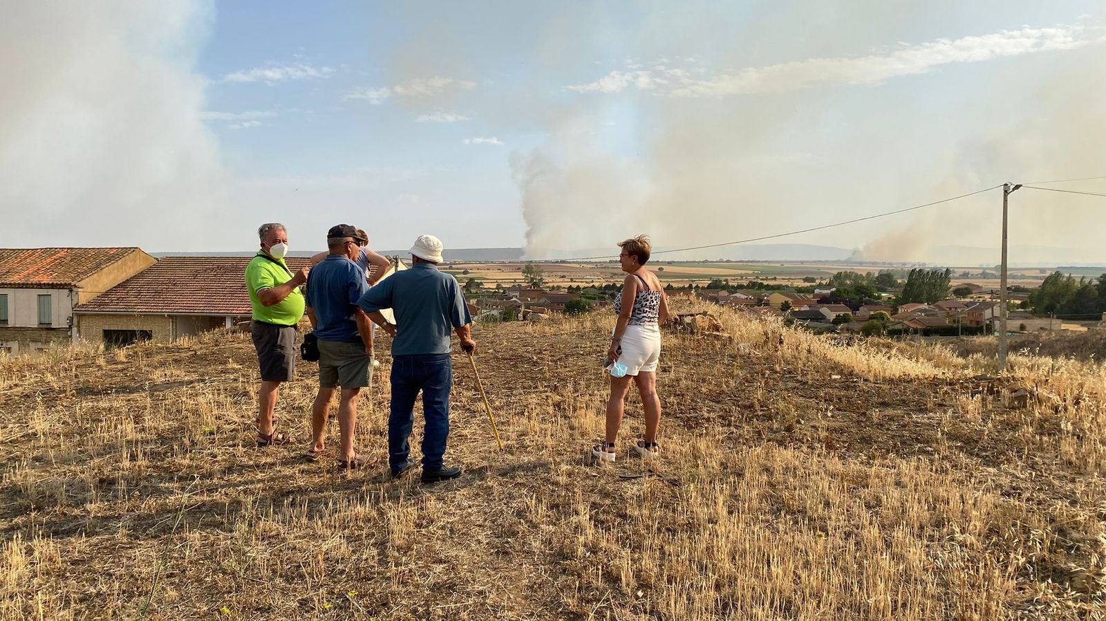La Guardia Civil junto a los vecinos en Faramontanos de Tábara