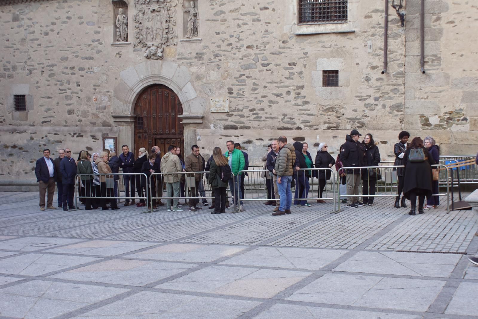 apertura-de-la-basilica-de-la-anunciacion-para-venerar-el-cuerpo-de-santa-teresa-en-alba-de-tormes-fotos-juanes-10
