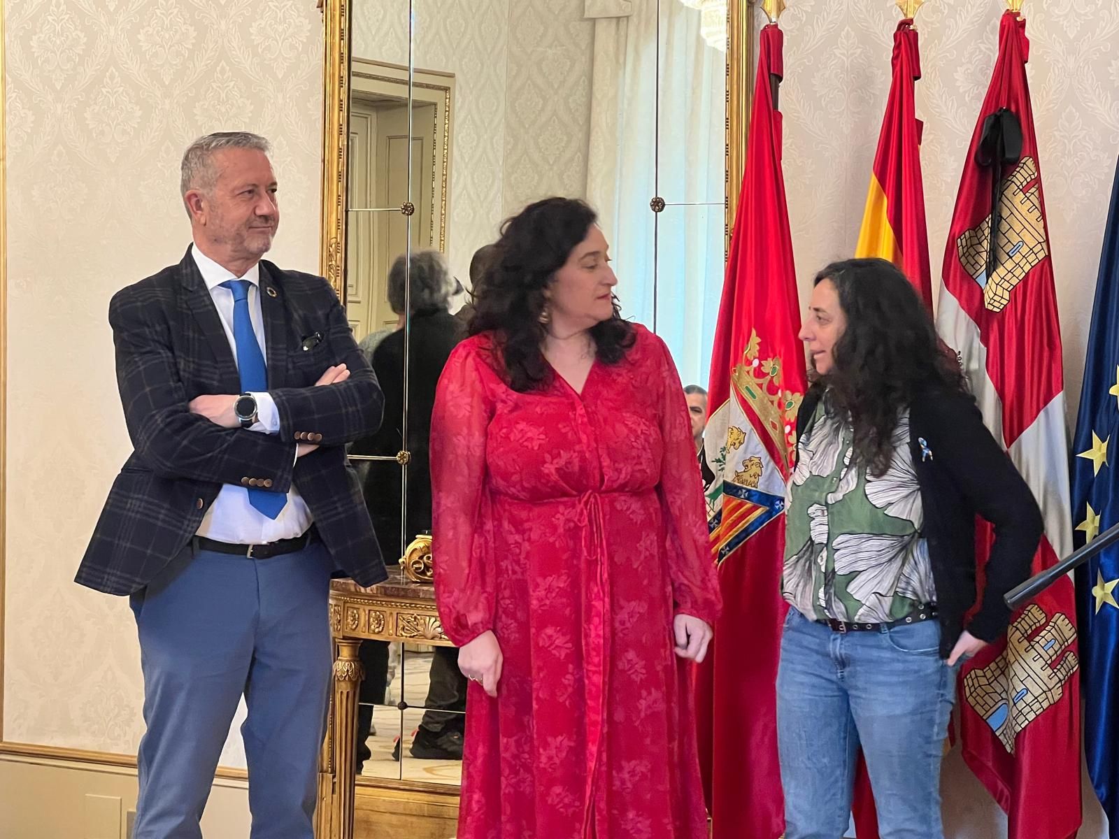 personas-con-tea-visitan-el-ayuntamiento-de-salamanca-en-el-dia-mundial-de-concienciacion-sobre-el-autismo-20