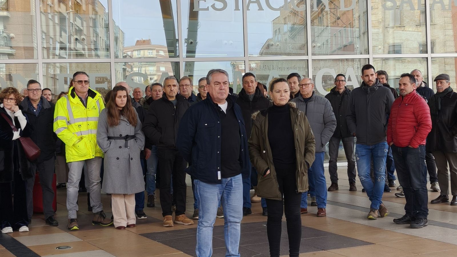 Los trabajadores de Renfe en Salamanca guardan cinco minutos de silencio tras el accidente de Adamuz