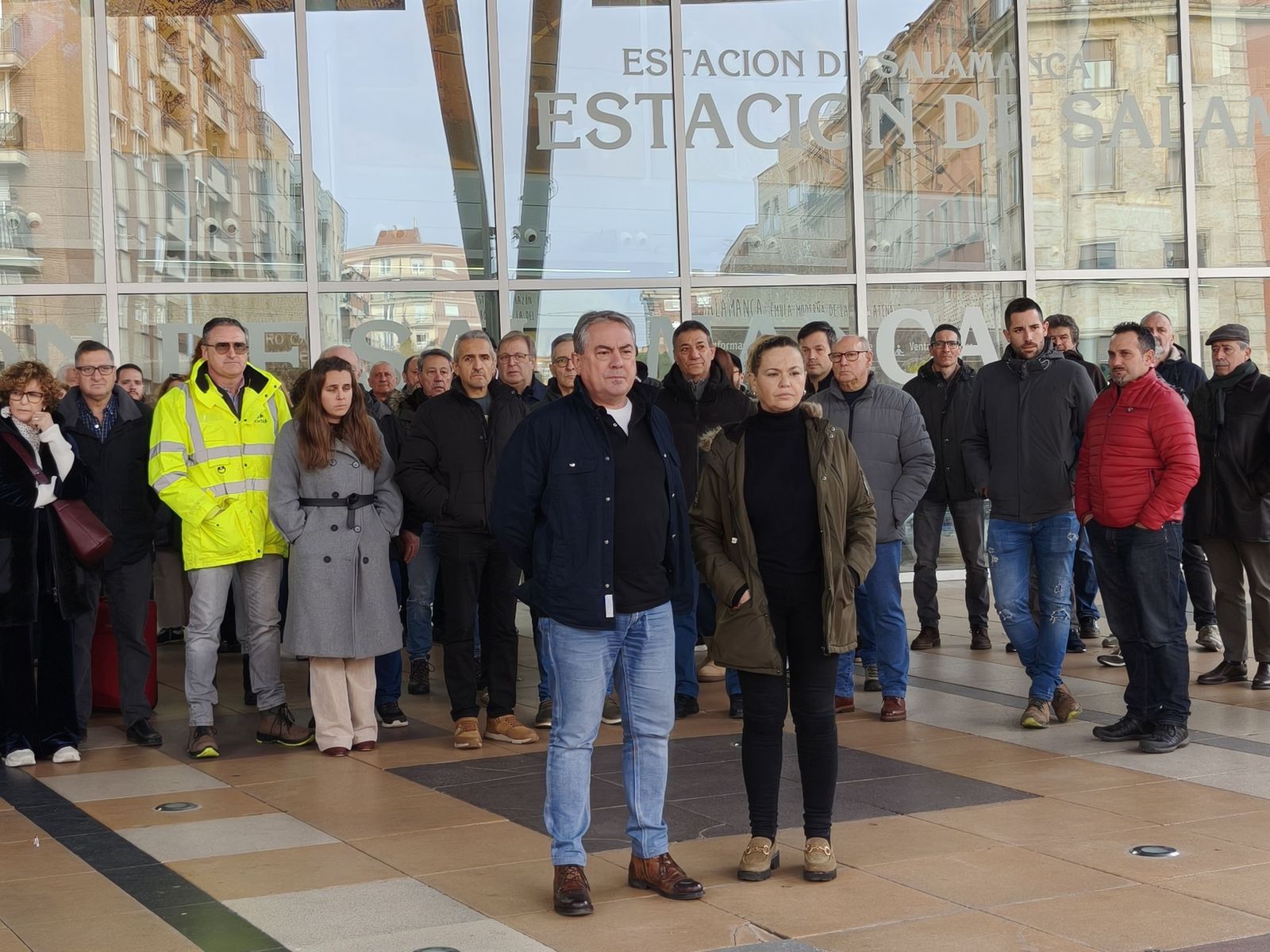 Los trabajadores de Renfe en Salamanca guardan cinco minutos de silencio tras el accidente de Adamuz
