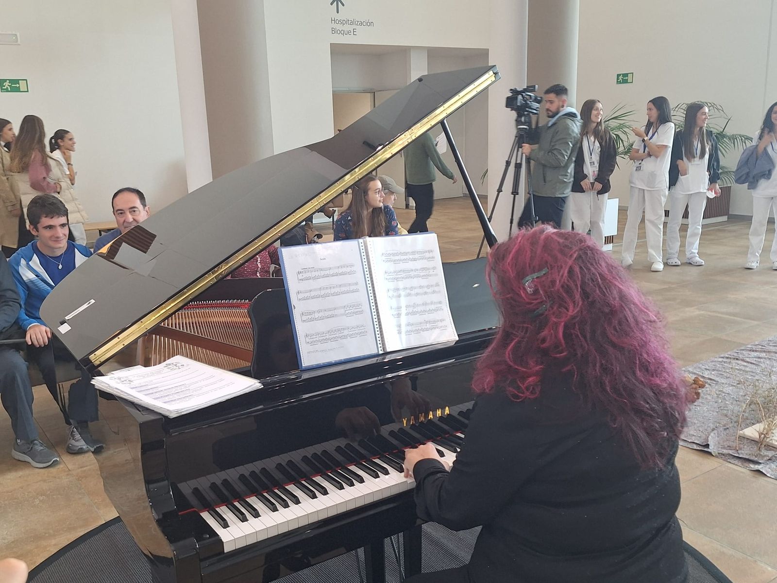50º Aniversario del Hospital Clínico  Universitario con una intervención artística “Latidos  de barro” (1).jpeg
