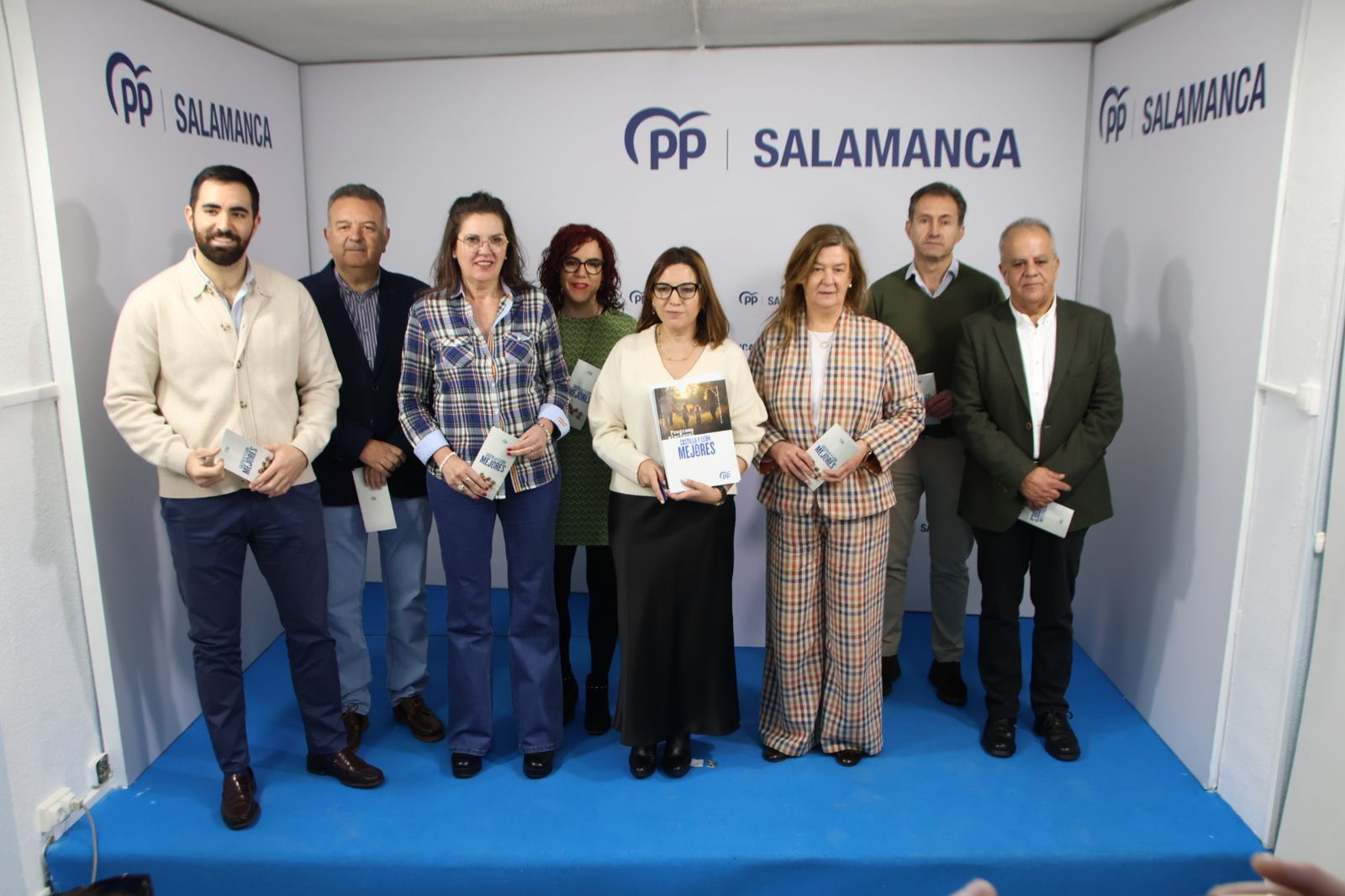 La candidata del PP de Salamanca a las Cortes de Castilla y León, Rosa Esteban, presenta el programa electoral del Partido Popular