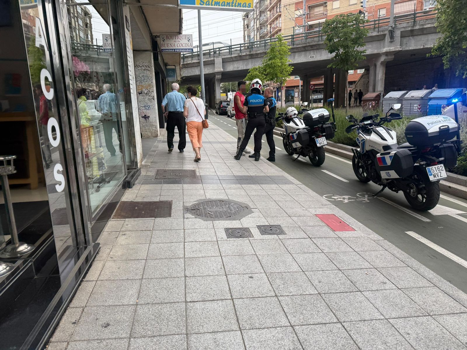 Una fuerte discusión entre los operarios de una obra moviliza a la Policía Local en la avenida de los Comuneros Una fuerte discusión entre los operarios de una obra moviliza a la Policía Local en la avenida de los Comuneros