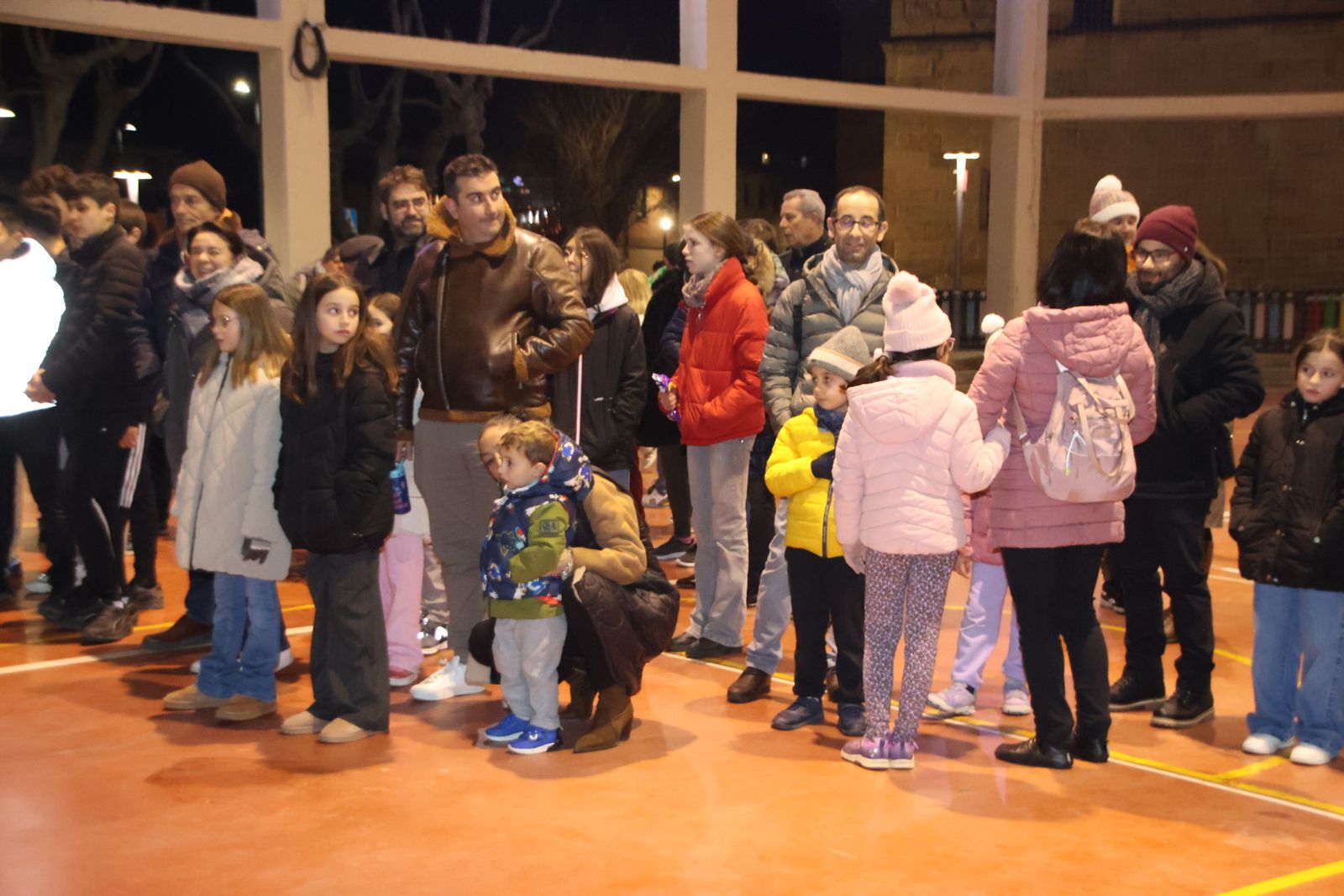 Castañada popular acompañada de un bonito espectáculo circense en Castellanos de Moriscos