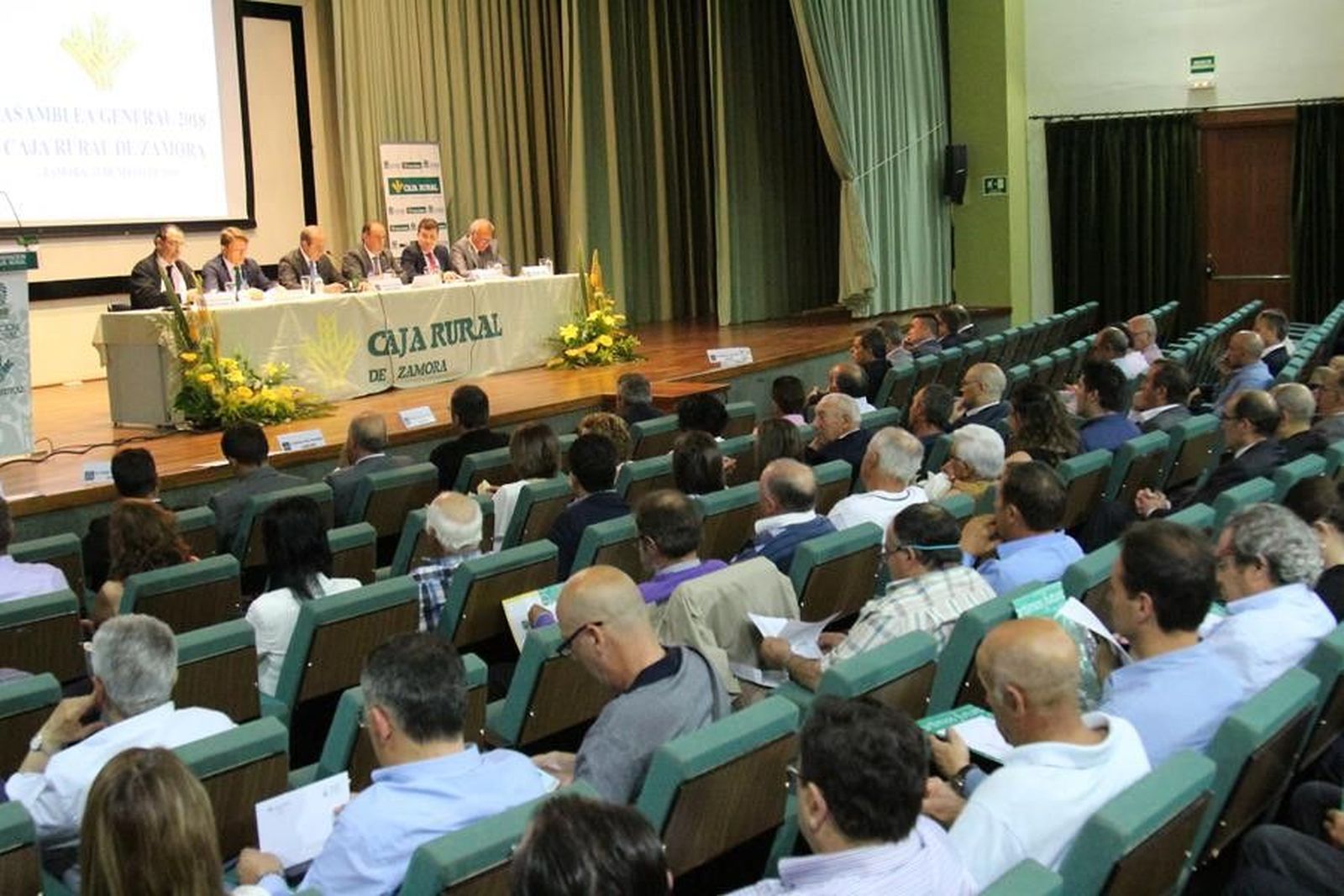 Cajarural caja rural zamora asamblea cuentas paraninfo universitario charla (2)
