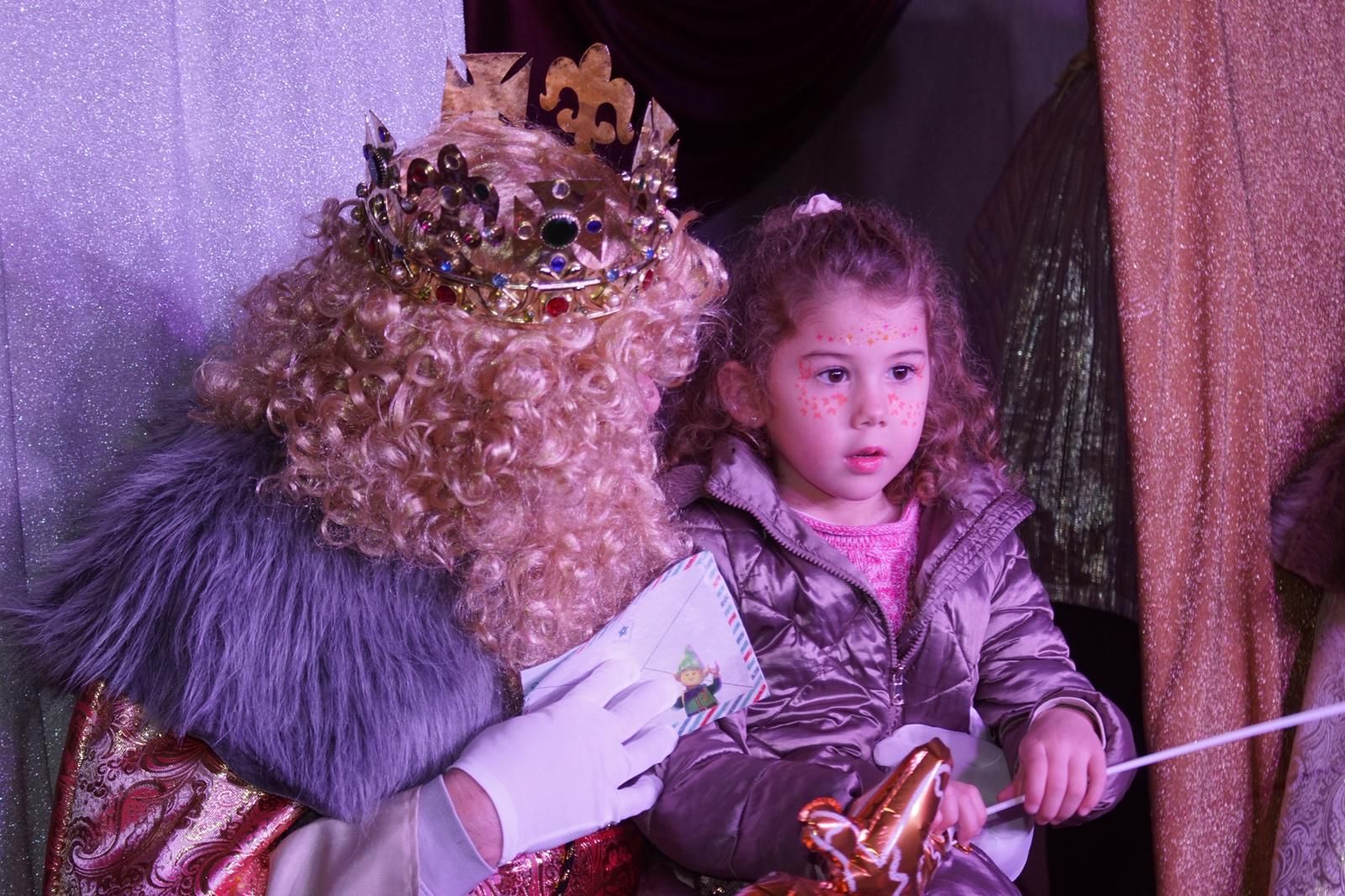 Los Reyes Magos reciben las cartas de los niños de El Encinar