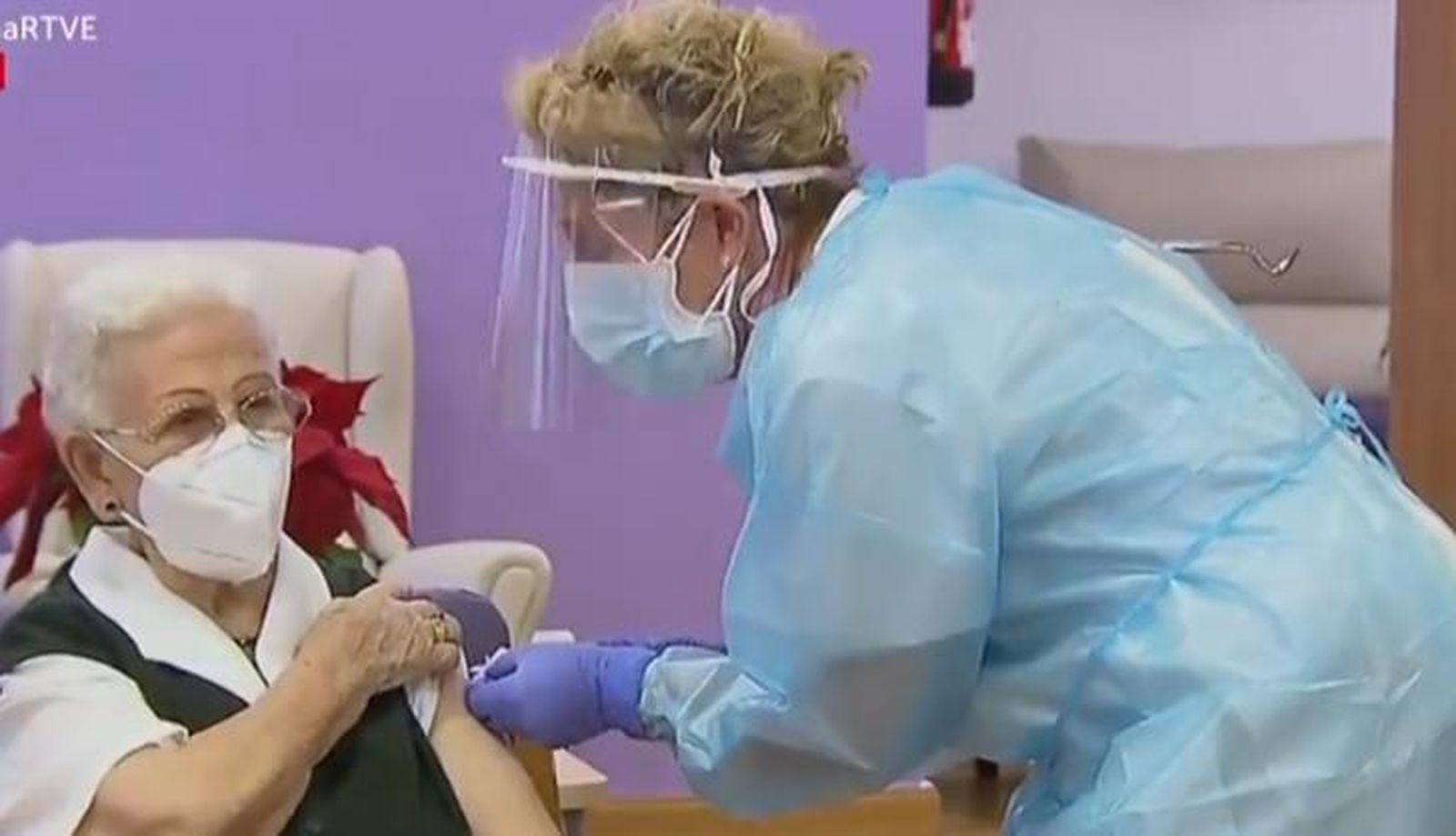 Araceli primera vacunada en espana 1 728x418