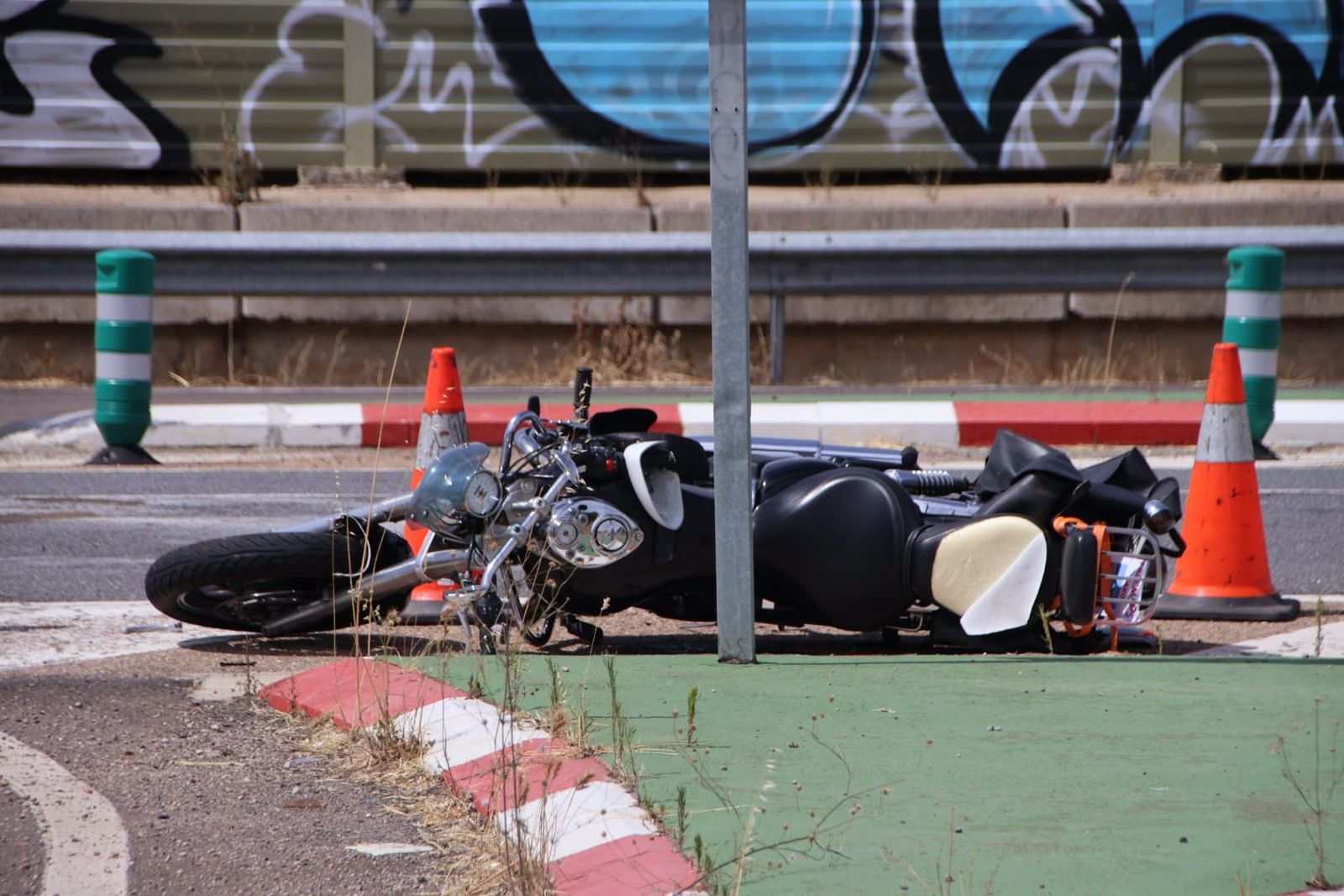Accidente entre una moto y un turismo en Galindo y Perahuy
