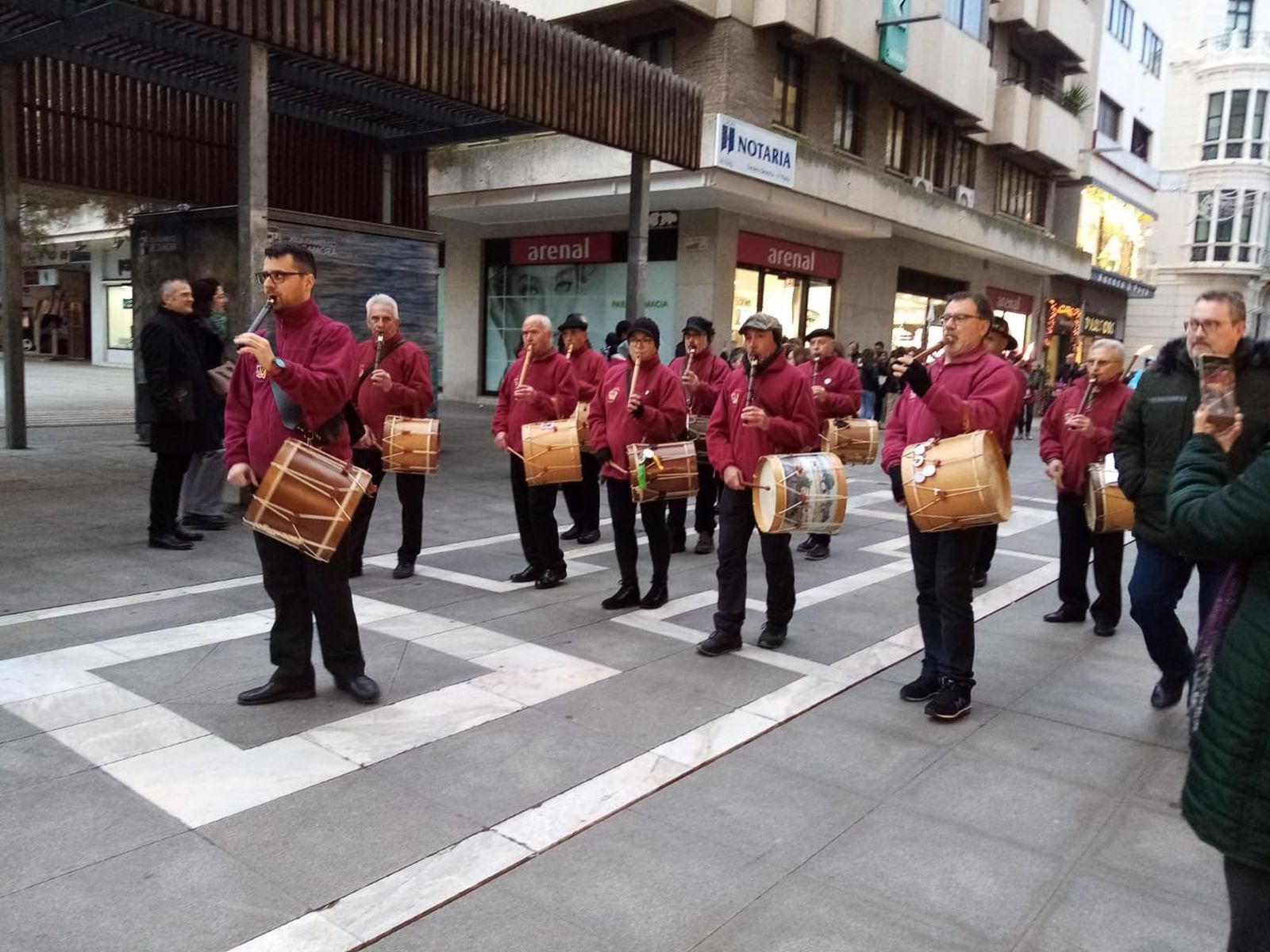 Pasacalles navideño en Zamora Asociación Tamborileros Zamoranos. Foto: ATZ.