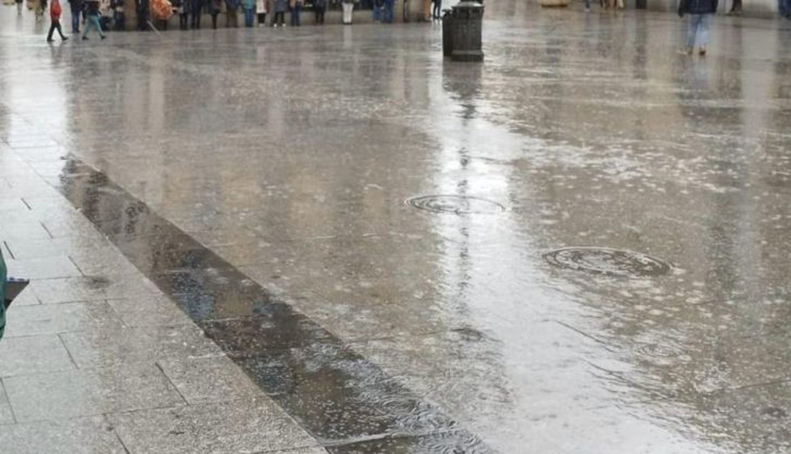 La zona del centro de Salamanca sorprendida por una fuerte granizada 