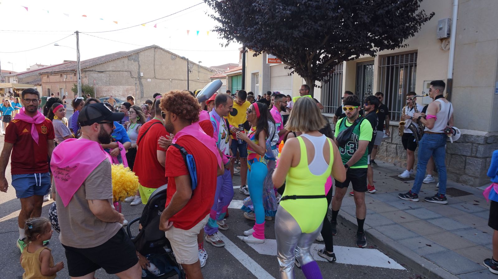 desfile-de-penas-en-castellanos-de-moriscos-5