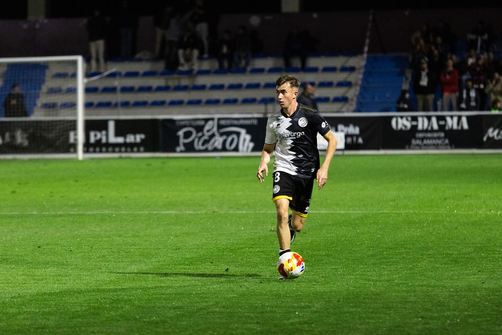 Partido entre Unionistas y Pontevedra en el Reina Sofía