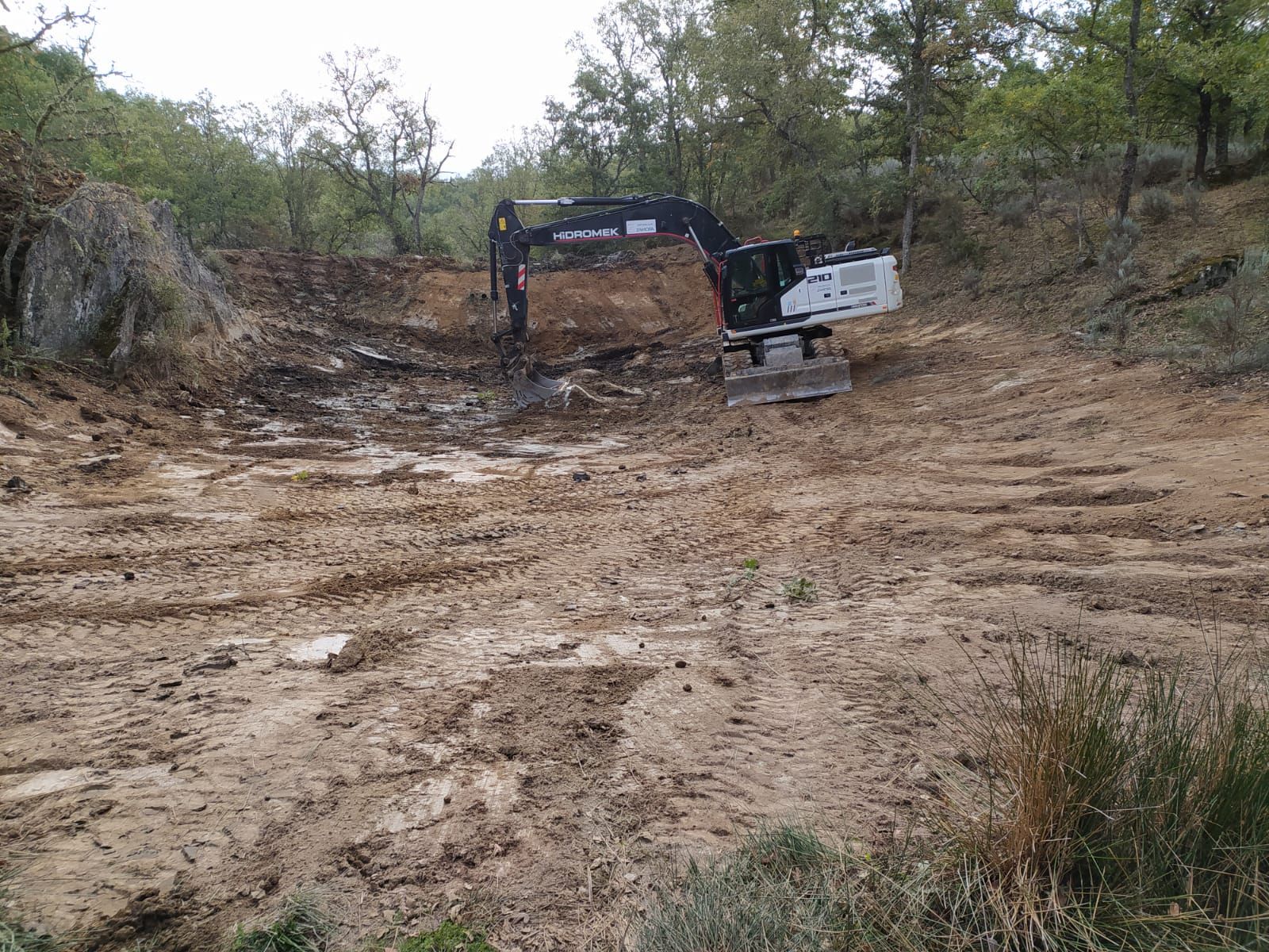 Trabajos de recuperación de las balsas de agua.Archivo