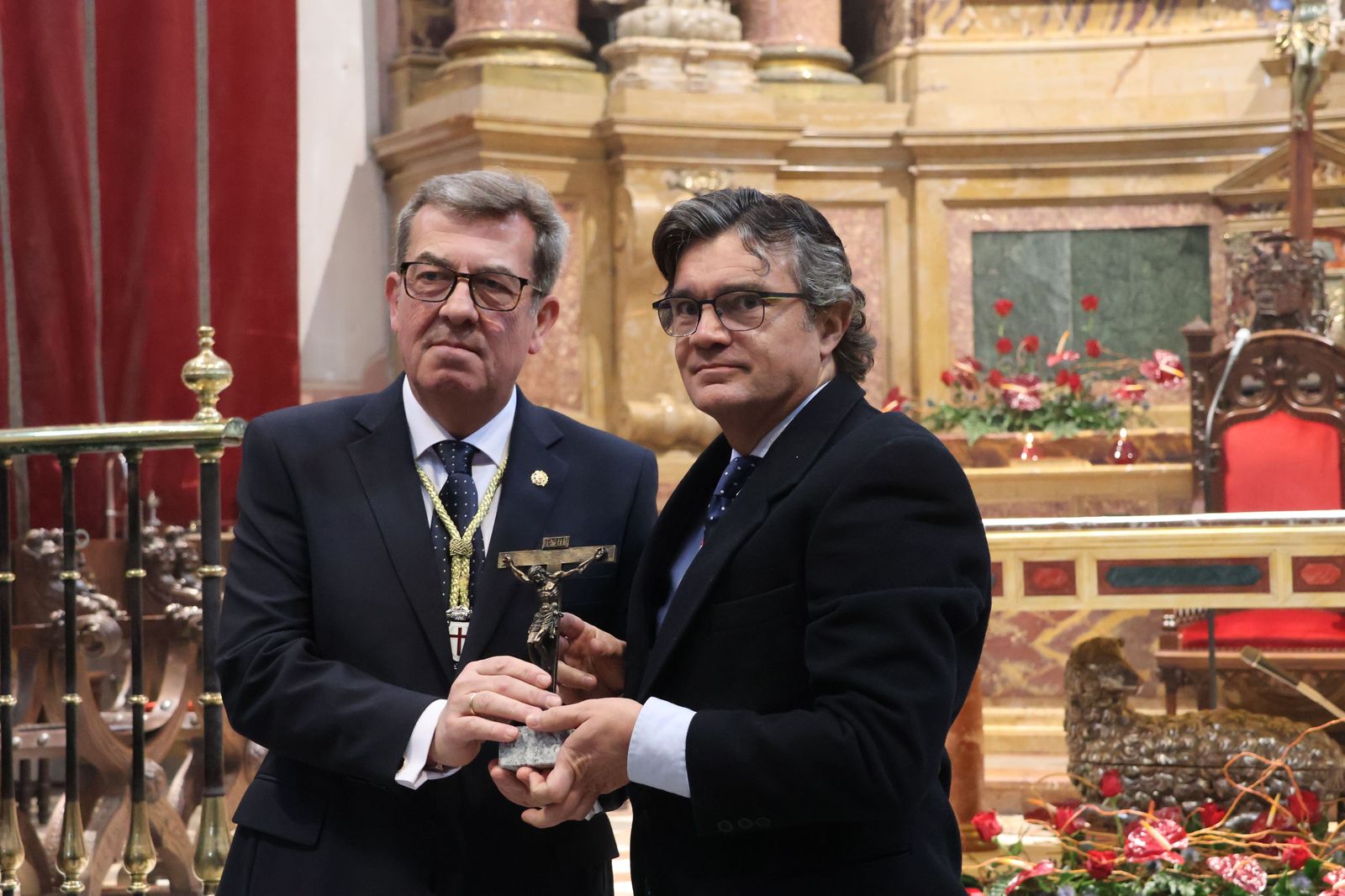 entrada-de-nuevos-hermanos-de-la-cofradia-del-silencio-10