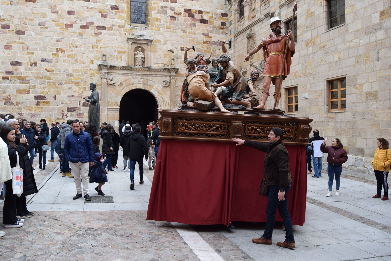 traslado-de-pasos-de-semana-santa-17