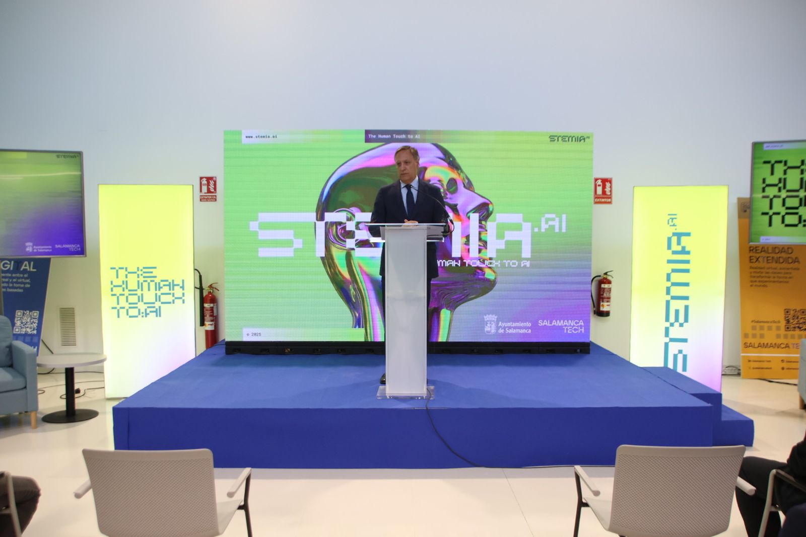 El alcalde de Salamanca, Carlos García Carbayo, y el CEO de Stemia, Juan Manuel Barrionuevo, presentan el inicio de la actividad de esta empresa en Salamanca