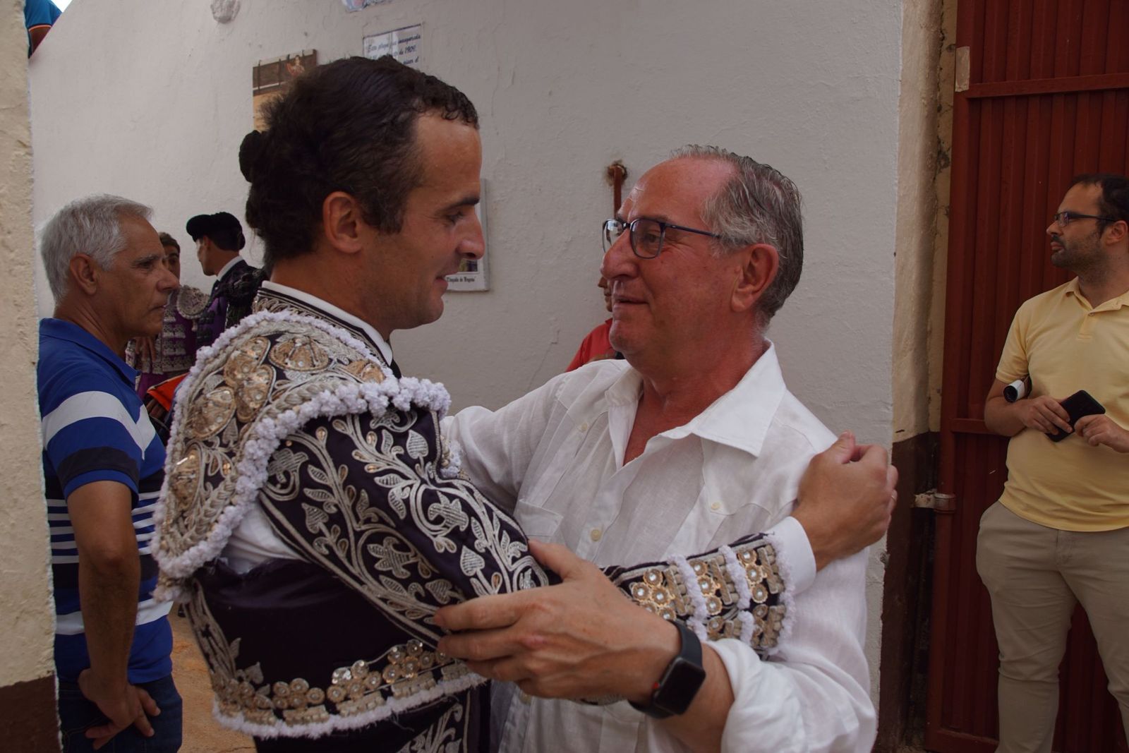 Javier Castaño se despide de Guijuelo y Damián Castaño, su hermano, e Ismael Martín salen a hombros en Guijuelo