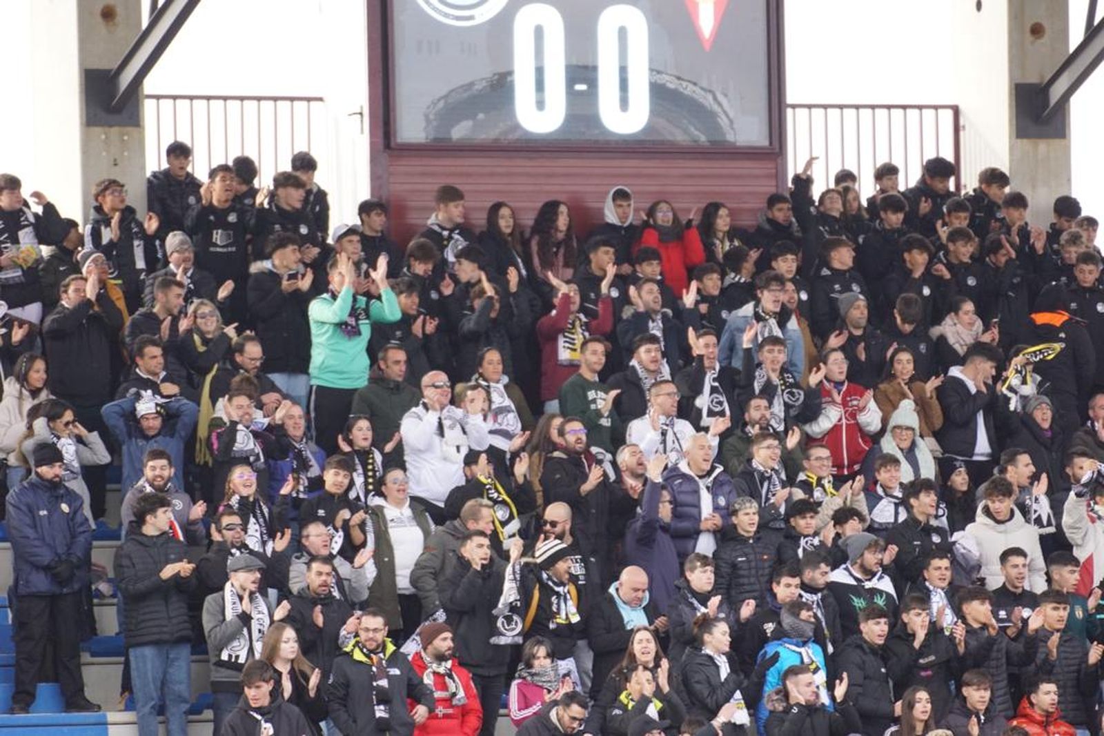 ambiente-en-las-gradas-en-el-partido-de-copa-del-rey-unionistas-sporting-de-gijon-6