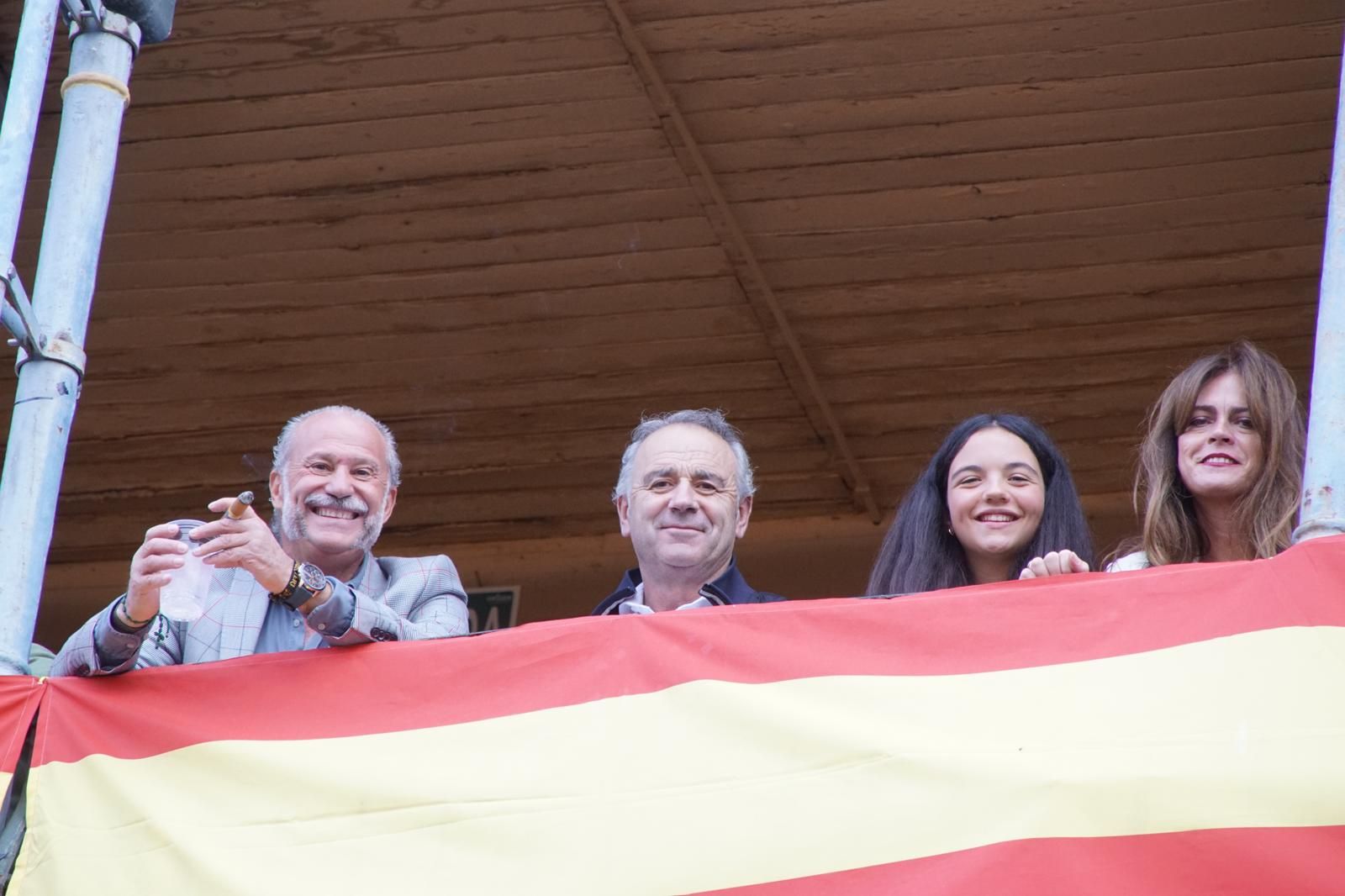 ambiente-en-el-patio-de-cuadrillas-de-la-glorieta-para-ver-a-sergio-galan-diego-ventura-y-guillermo-hermoso-de-mendoza-21-de-septiembre-de-2024-fotos-juanes-22