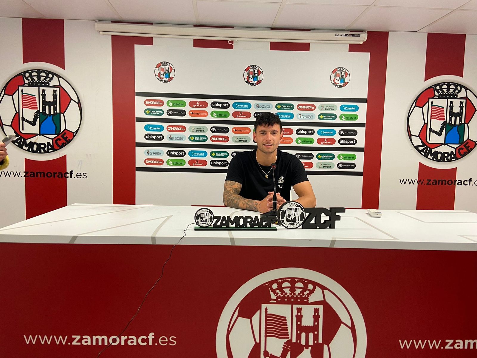 Ander El Haddadi en rueda de prensa