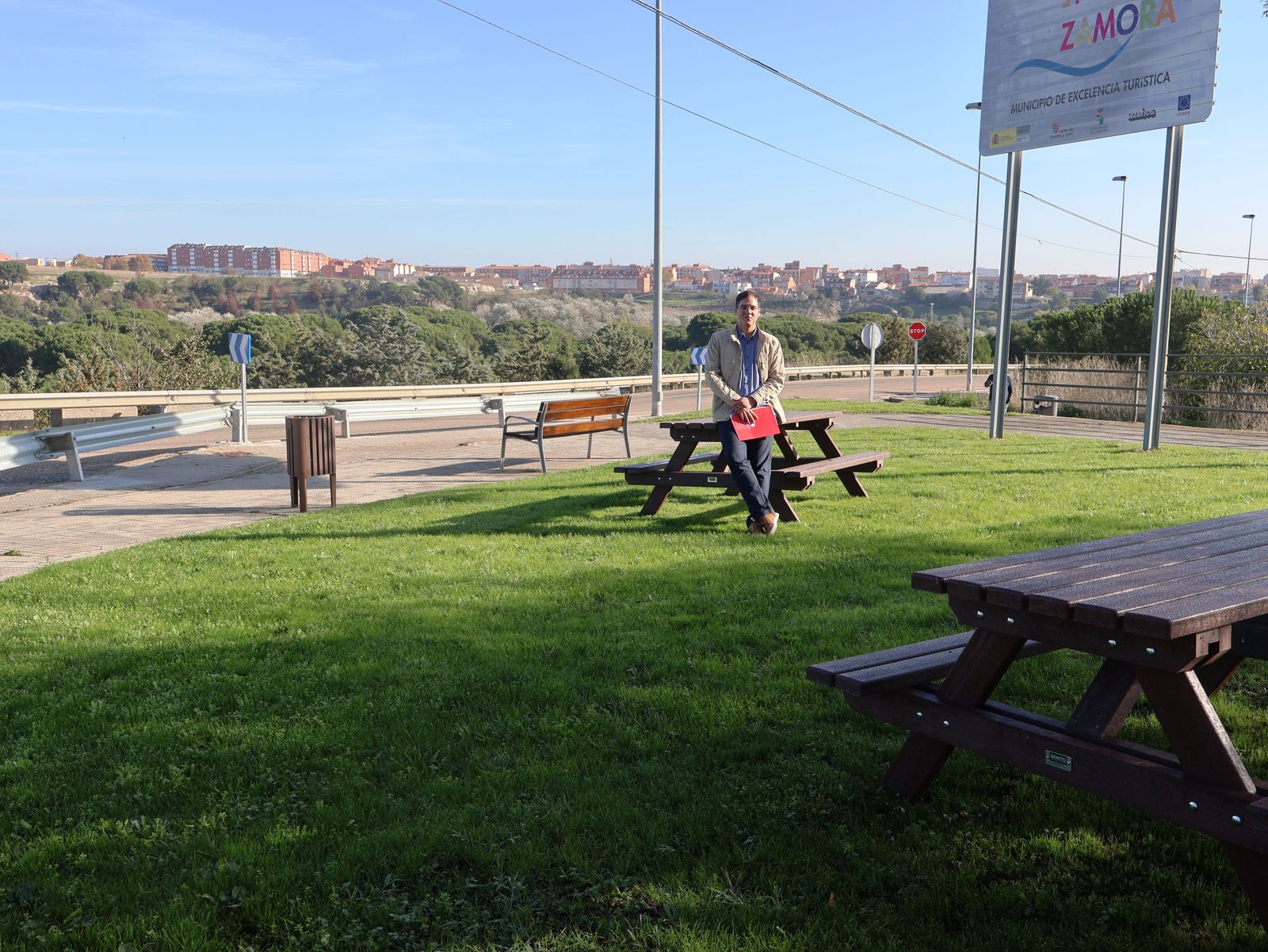 Pablo Novo en la zona estancial de la calle Pericuto renovada