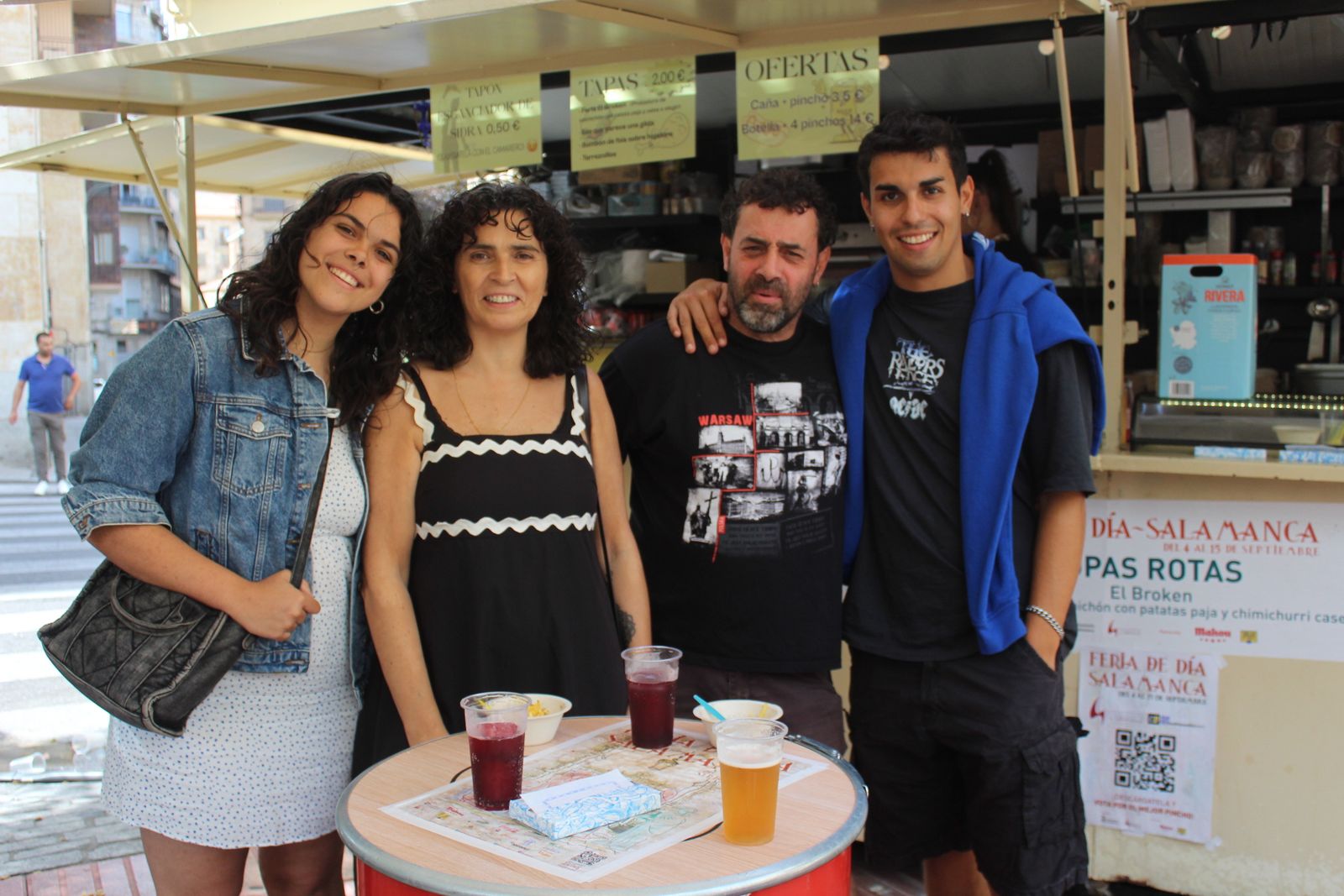 Ambiente en la Feria de Día en el mediodía de este sábado