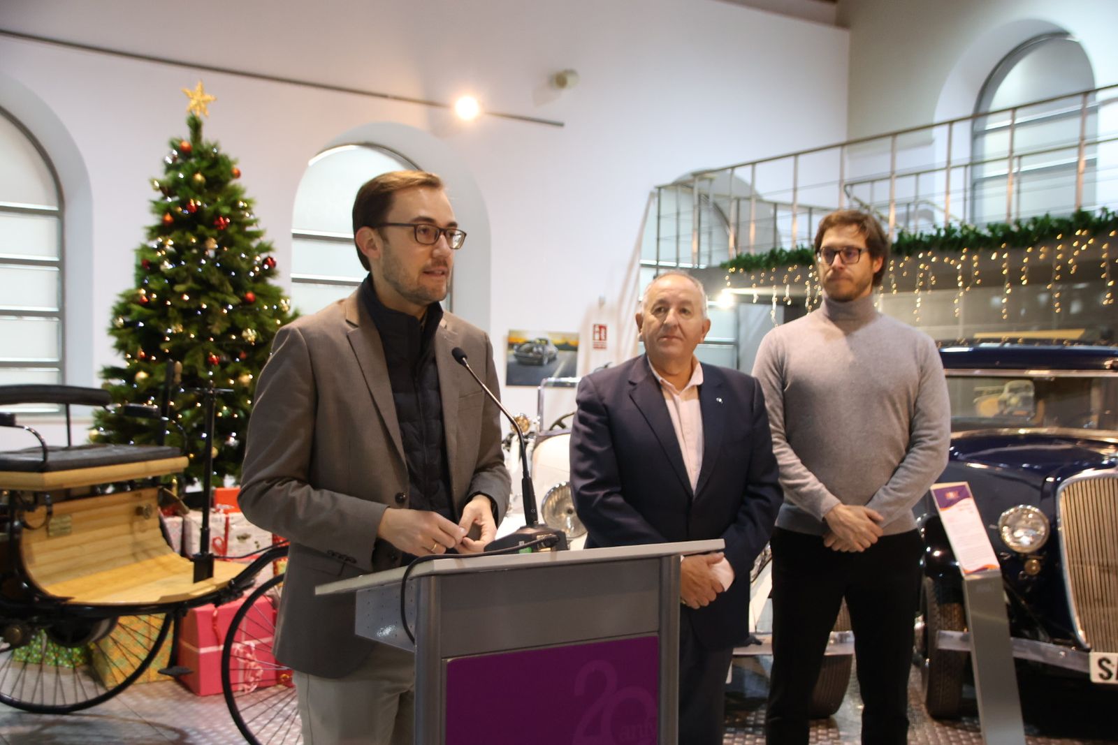 ‘Motor Clásico y Acrílicos’ de Santiago Pedrós González