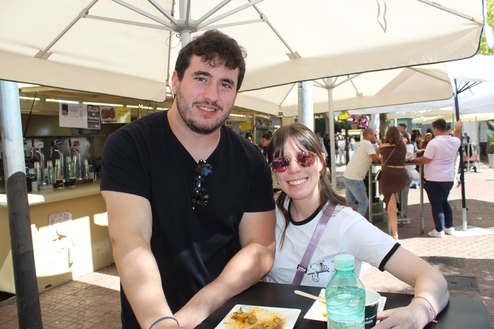 Ambiente en la Feria de Día en el mediodía de este domingo