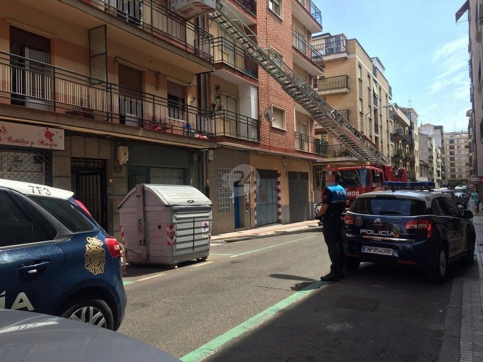Dos obreros retienen a un hombre que intentó robar en un domicilio de la calle Fernando de Rojas