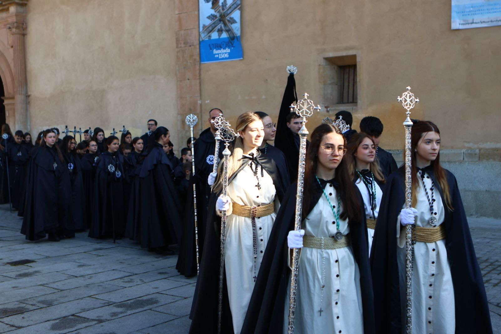 Procesión del encuentro de Nuestra Señora de la Alegría y Jesús Resucitado en el Domingo de Resurrección en Salamanca