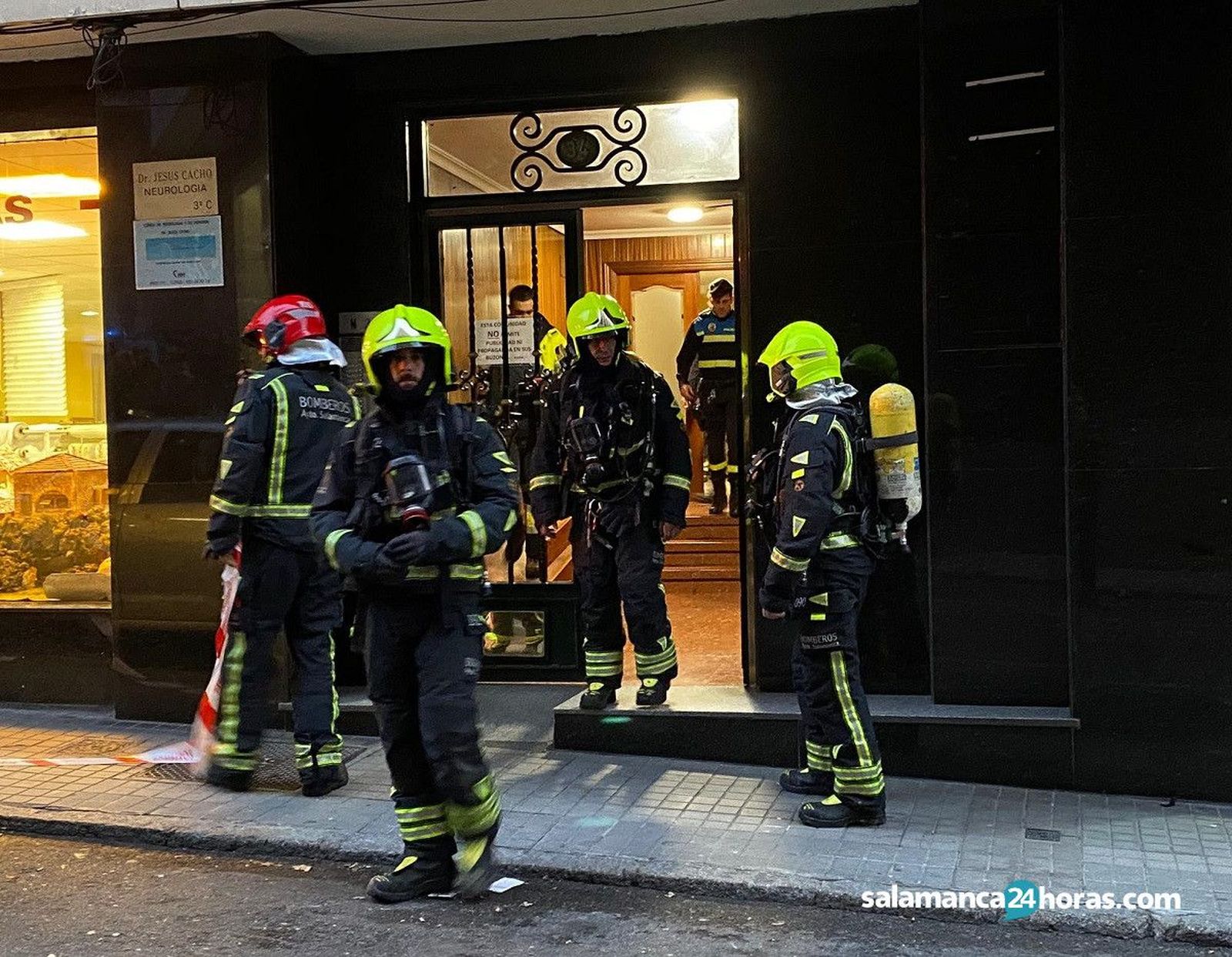 Bomberos calle Primero de Mayo (2)